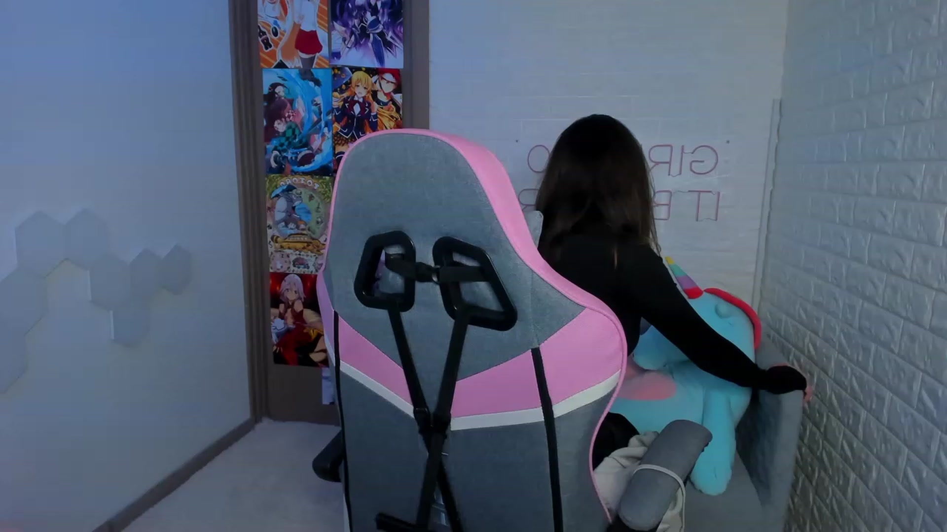 Gallery image thumbnail from ElsaYoung's myfreecams stream on, 02/10/2023, 14:45 image 13 of 20