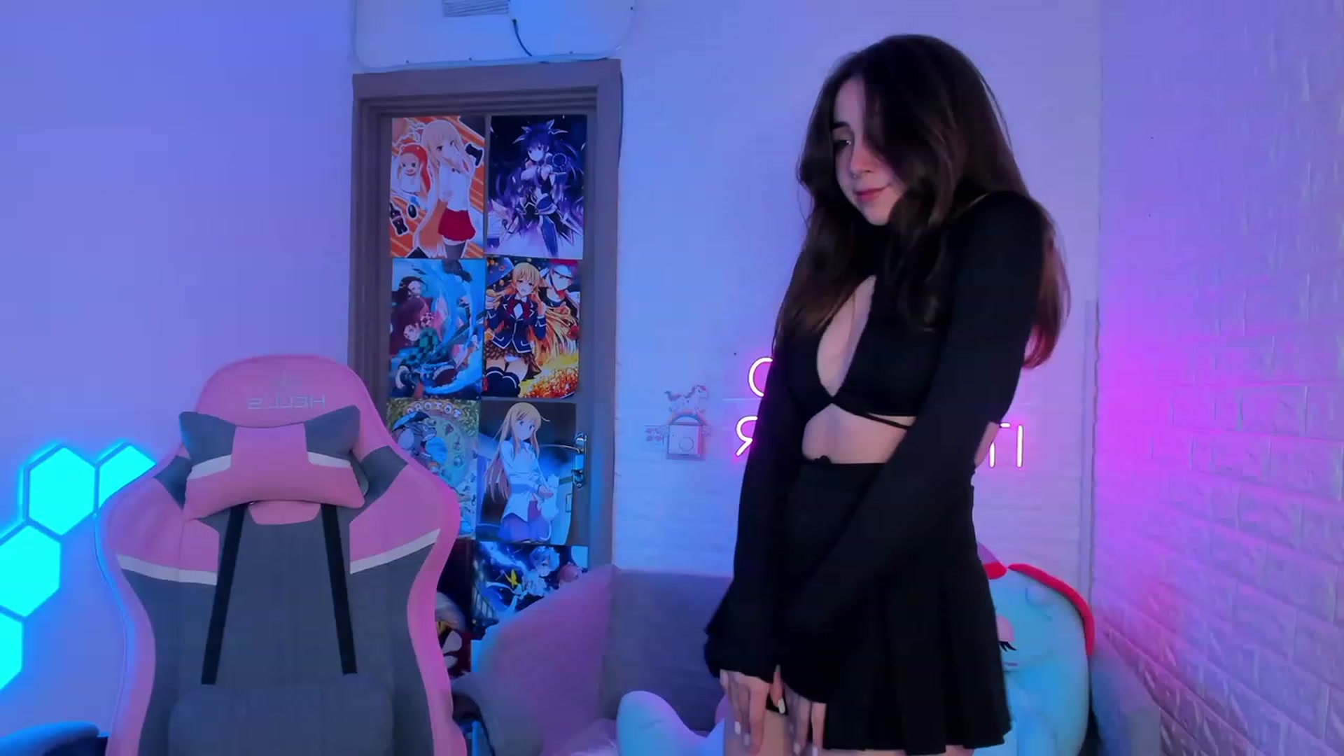 Gallery image thumbnail from ElsaYoung's myfreecams stream on, 02/10/2023, 14:45 image 7 of 20