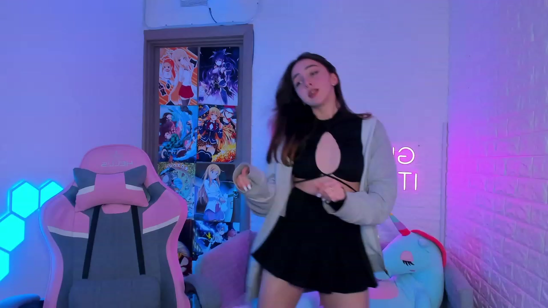 Gallery image thumbnail from ElsaYoung's myfreecams stream on, 02/10/2023, 14:45 image 8 of 20