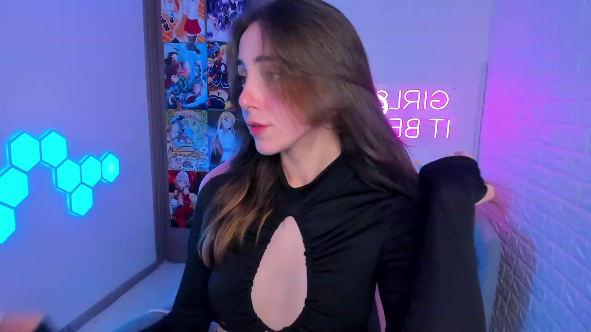 Gallery image thumbnail from ElsaYoung's myfreecams stream on, 02/10/2023, 14:45 image 12 of 20