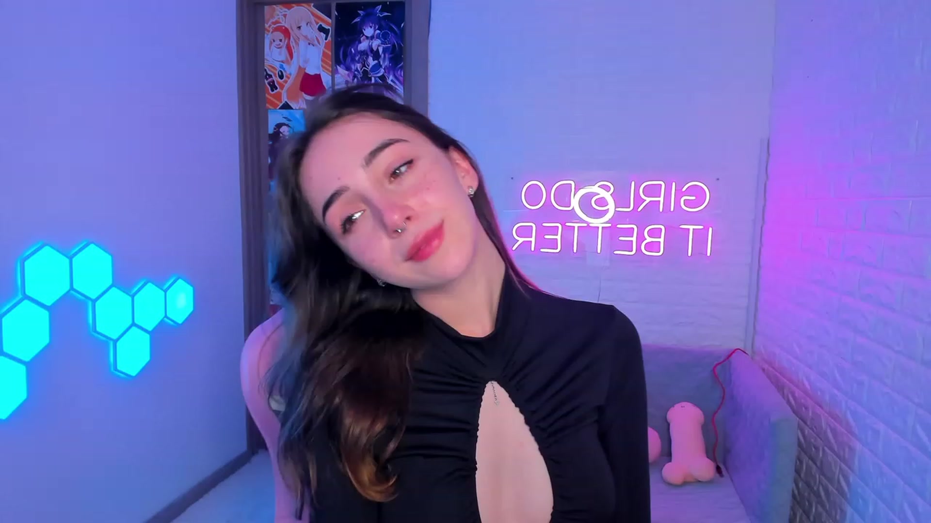 Gallery image thumbnail from ElsaYoung's myfreecams stream on, 02/10/2023, 14:45 image 2 of 20