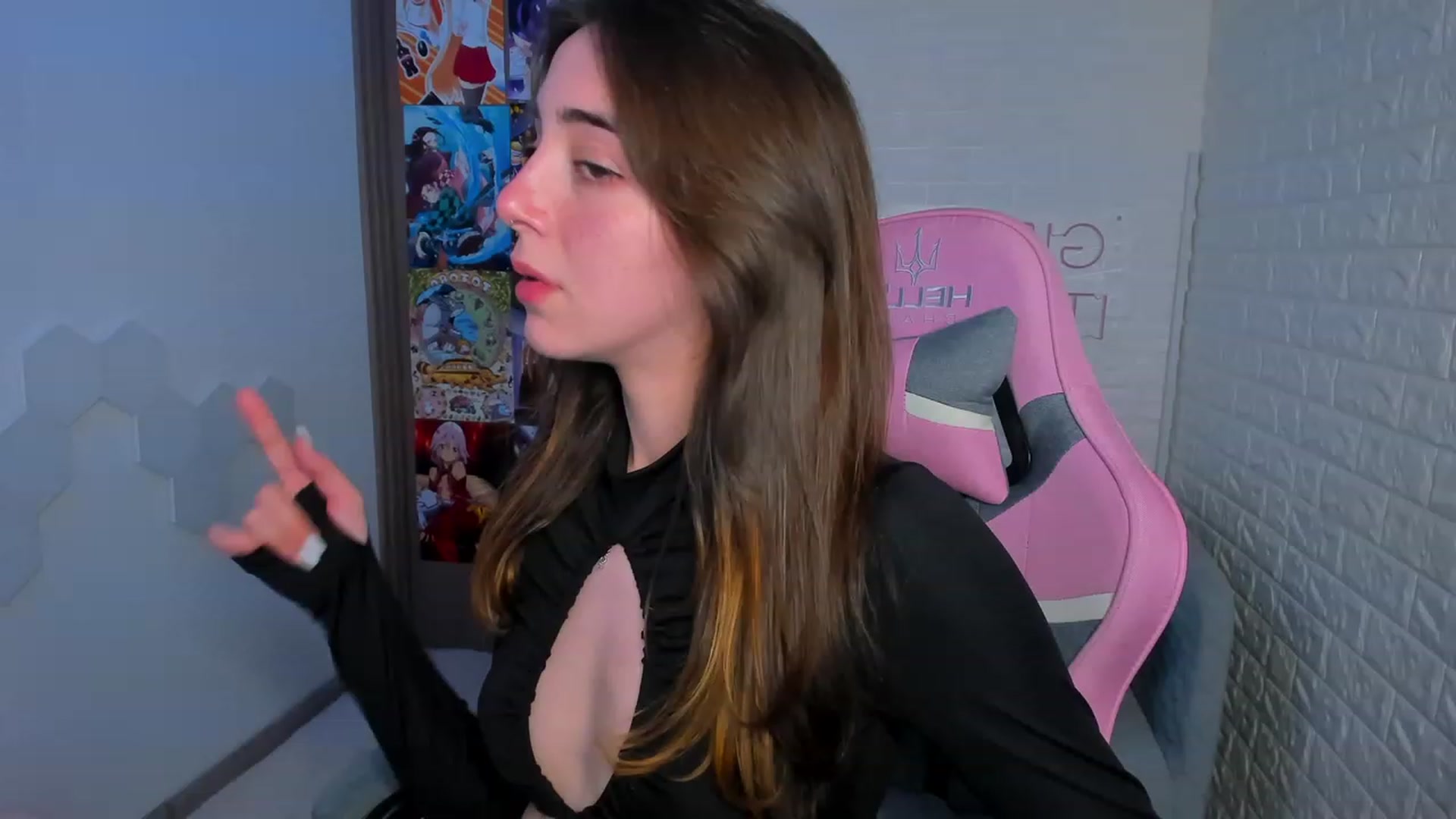 Gallery image thumbnail from ElsaYoung's myfreecams stream on, 02/10/2023, 14:45 image 14 of 20