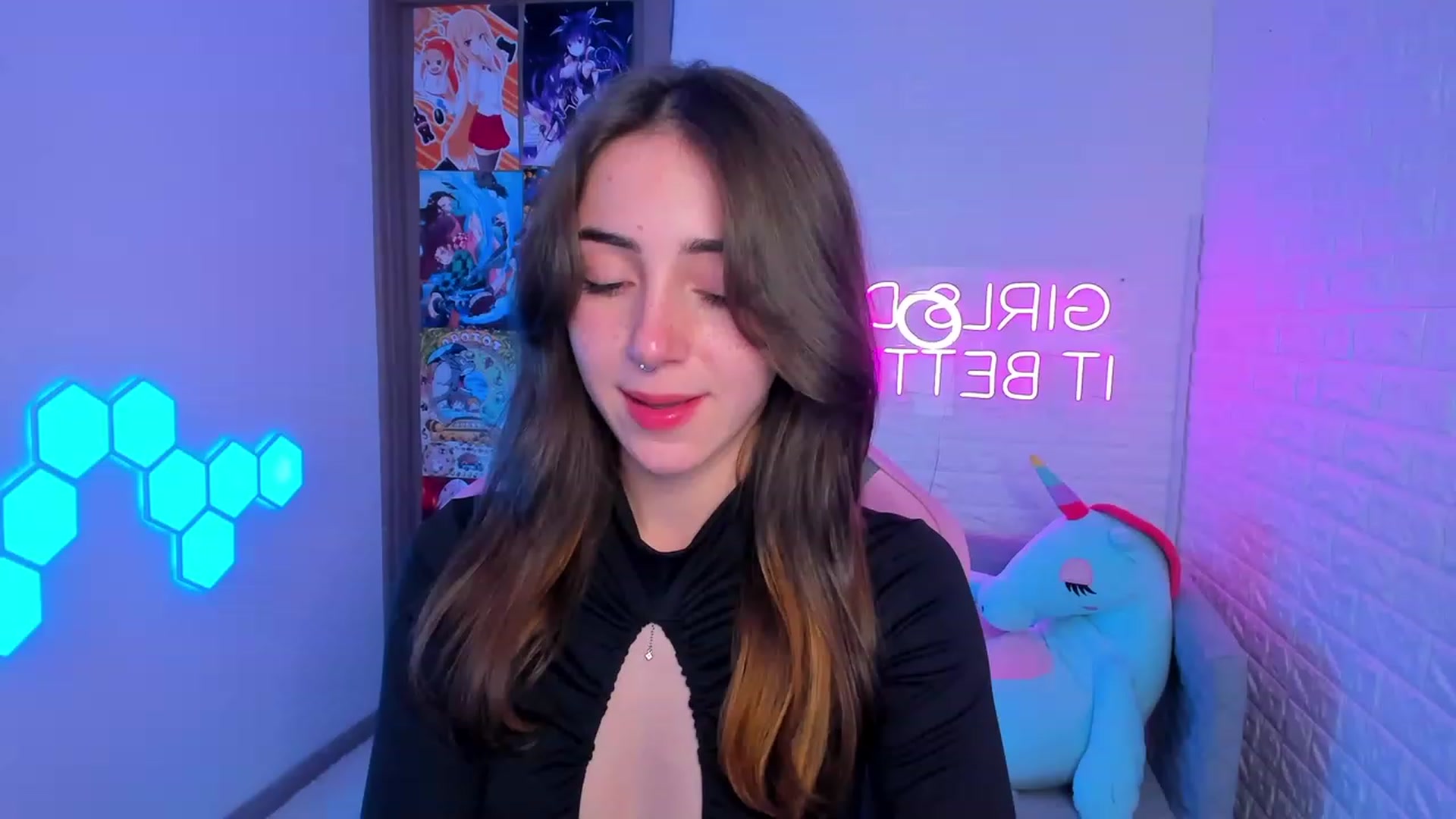 Gallery image thumbnail from ElsaYoung's myfreecams stream on, 02/10/2023, 14:45 image 4 of 20