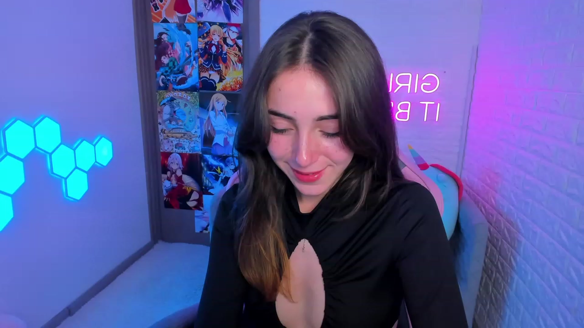 Gallery image thumbnail from ElsaYoung's myfreecams stream on, 02/10/2023, 17:01 image 1 of 20