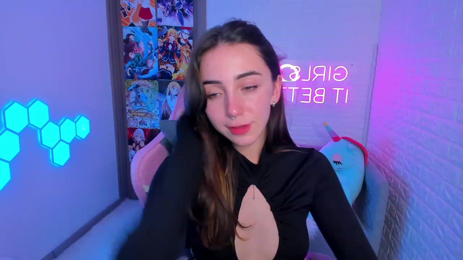 Gallery image thumbnail from ElsaYoung's myfreecams stream on, 02/10/2023, 17:01 image 10 of 20