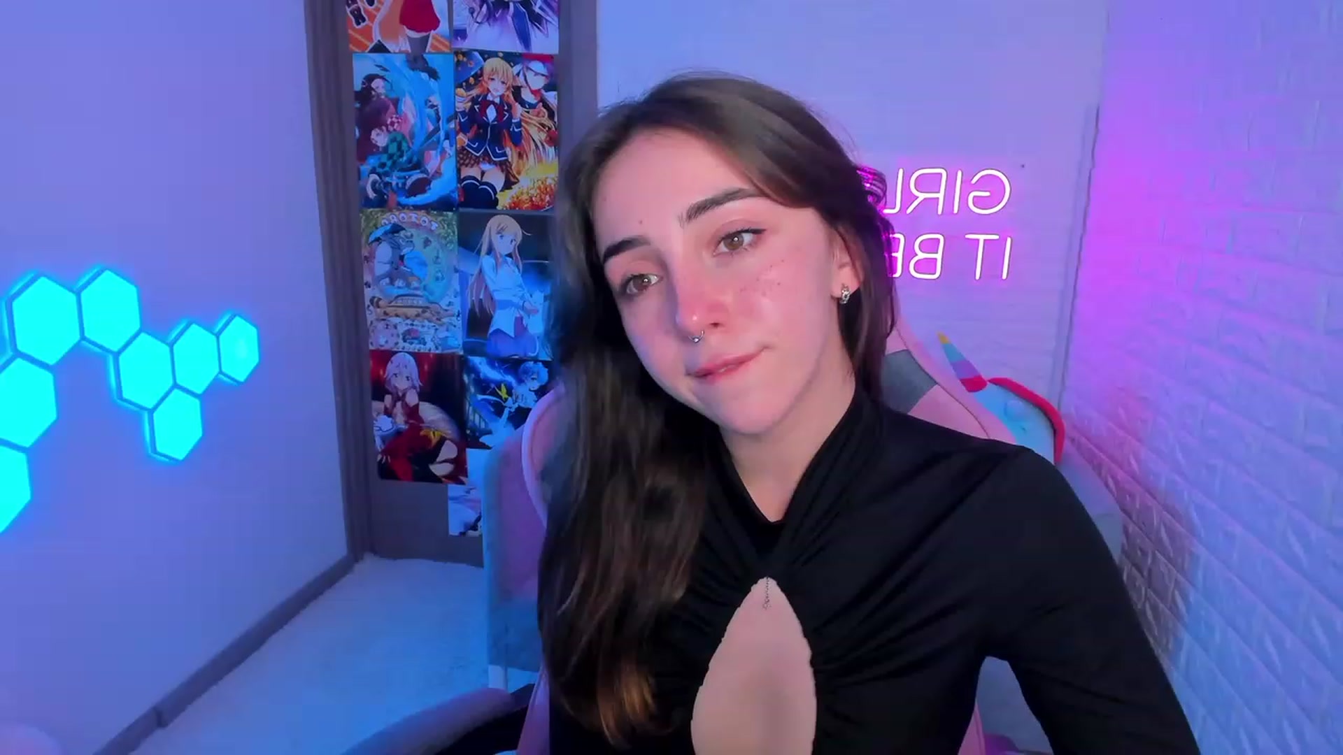 Gallery image thumbnail from ElsaYoung's myfreecams stream on, 02/10/2023, 17:01 image 2 of 20