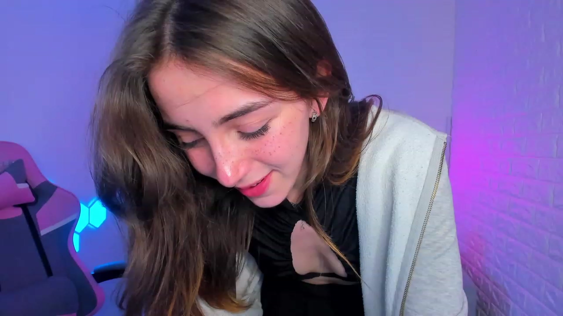 Gallery image thumbnail from ElsaYoung's myfreecams stream on, 02/10/2023, 17:01 image 5 of 20