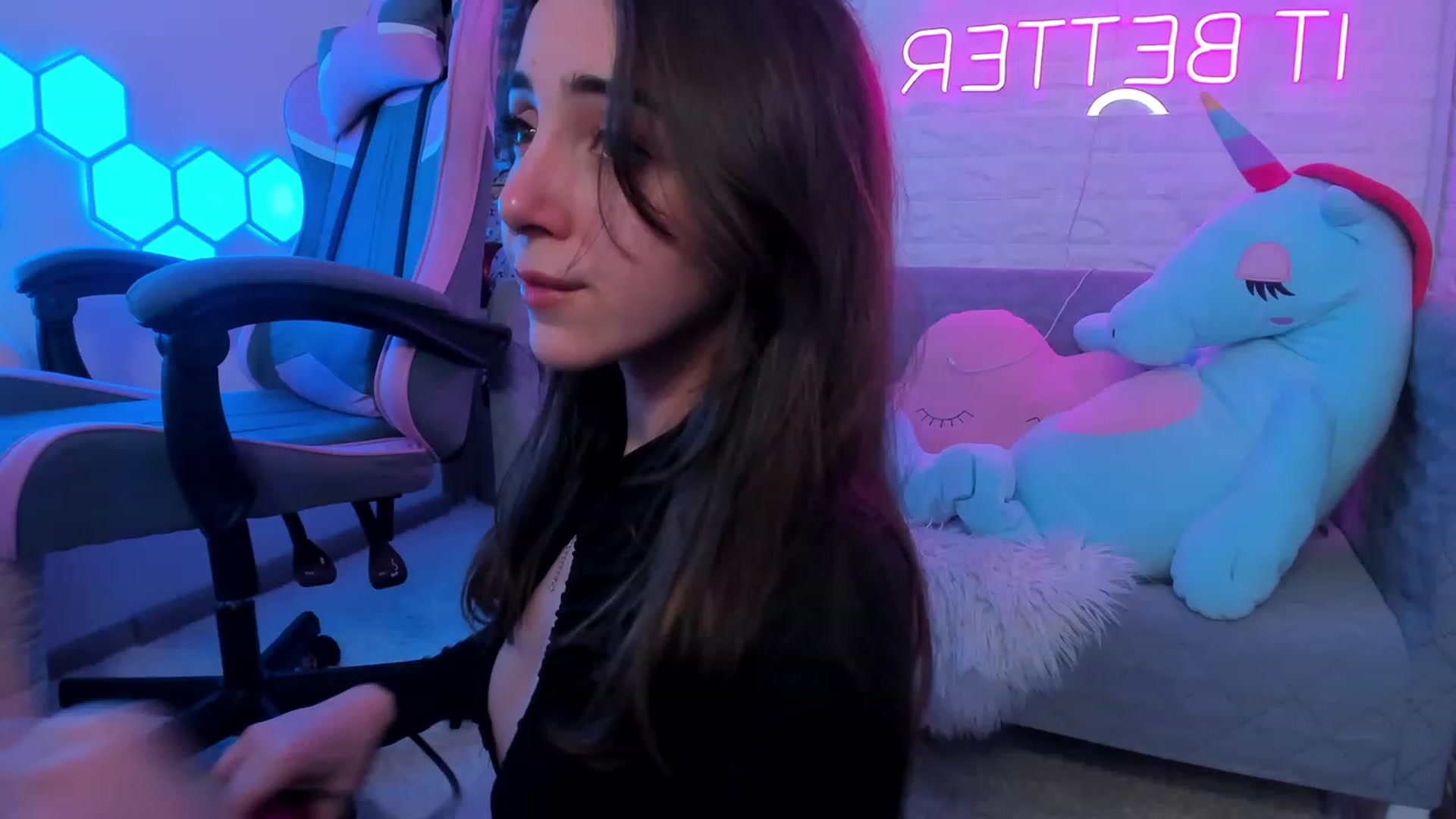 Gallery image thumbnail from ElsaYoung's myfreecams stream on, 02/10/2023, 19:45 image 15 of 20