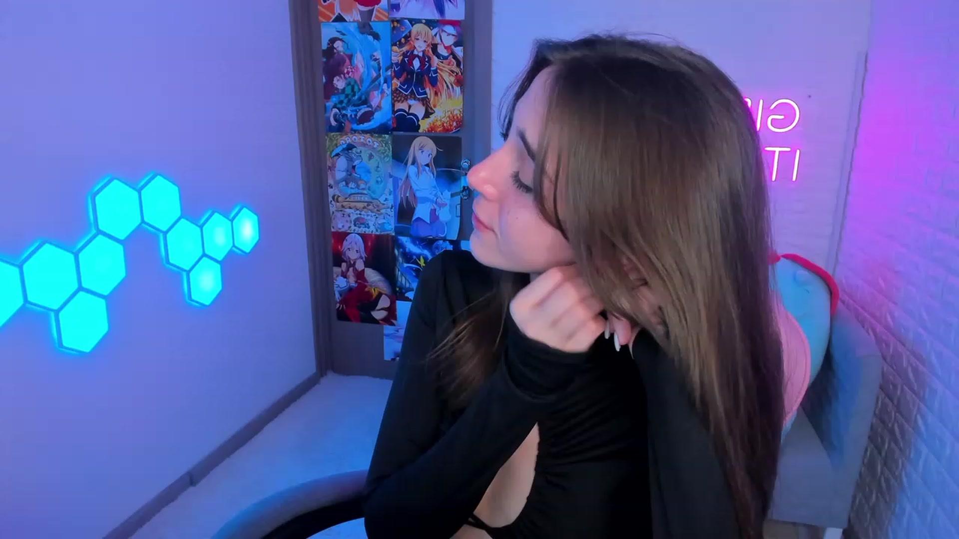 Gallery image thumbnail from ElsaYoung's myfreecams stream on, 02/10/2023, 19:45 image 2 of 20