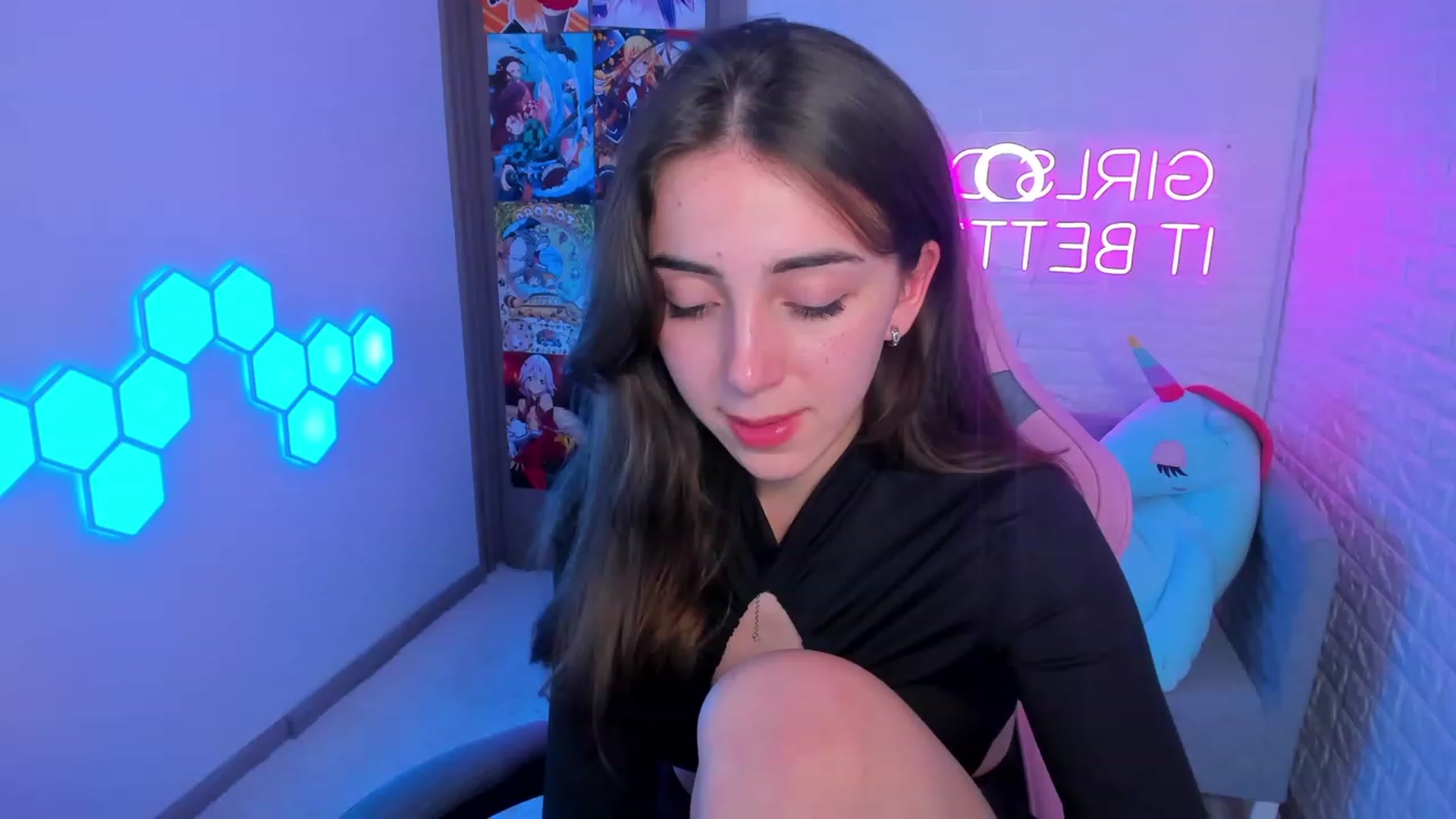 Gallery image thumbnail from ElsaYoung's myfreecams stream on, 02/10/2023, 19:45 image 4 of 20