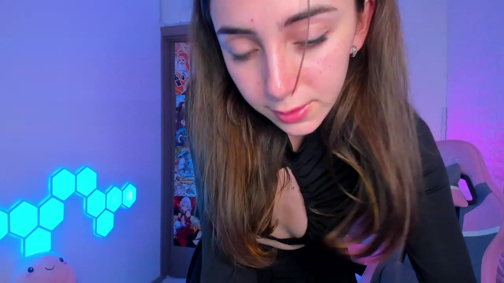 Gallery image thumbnail from ElsaYoung's myfreecams stream on, 02/10/2023, 19:45 image 8 of 20