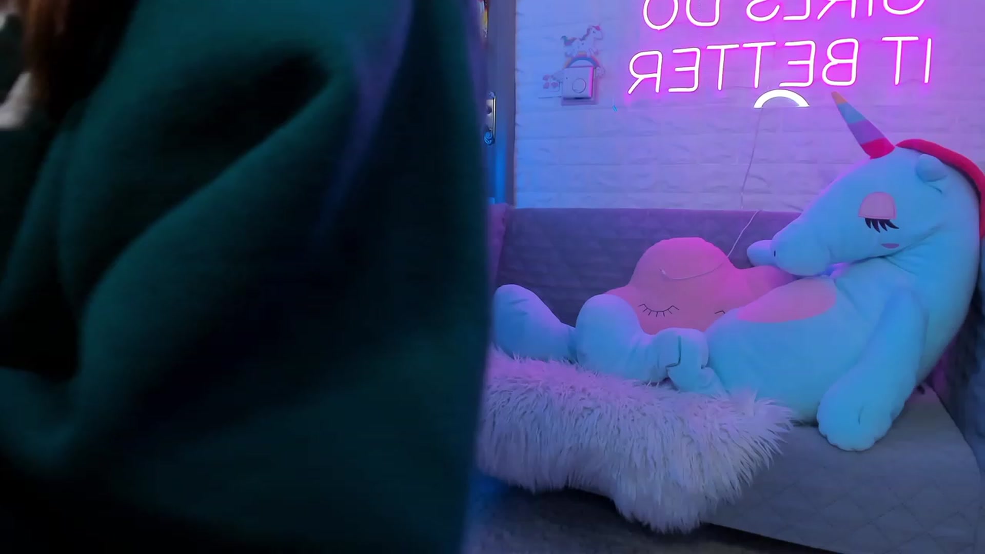 Gallery image thumbnail from ElsaYoung's myfreecams stream on, 02/10/2023, 19:45 image 20 of 20