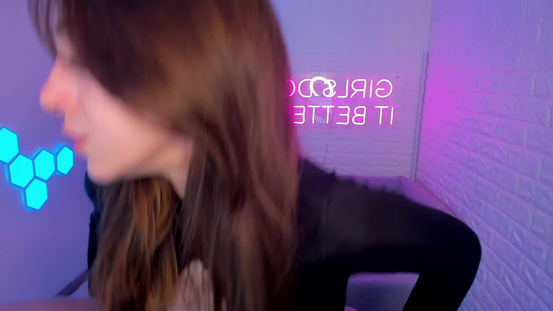 Gallery image thumbnail from ElsaYoung's myfreecams stream on, 02/11/2023, 14:38 image 6 of 20