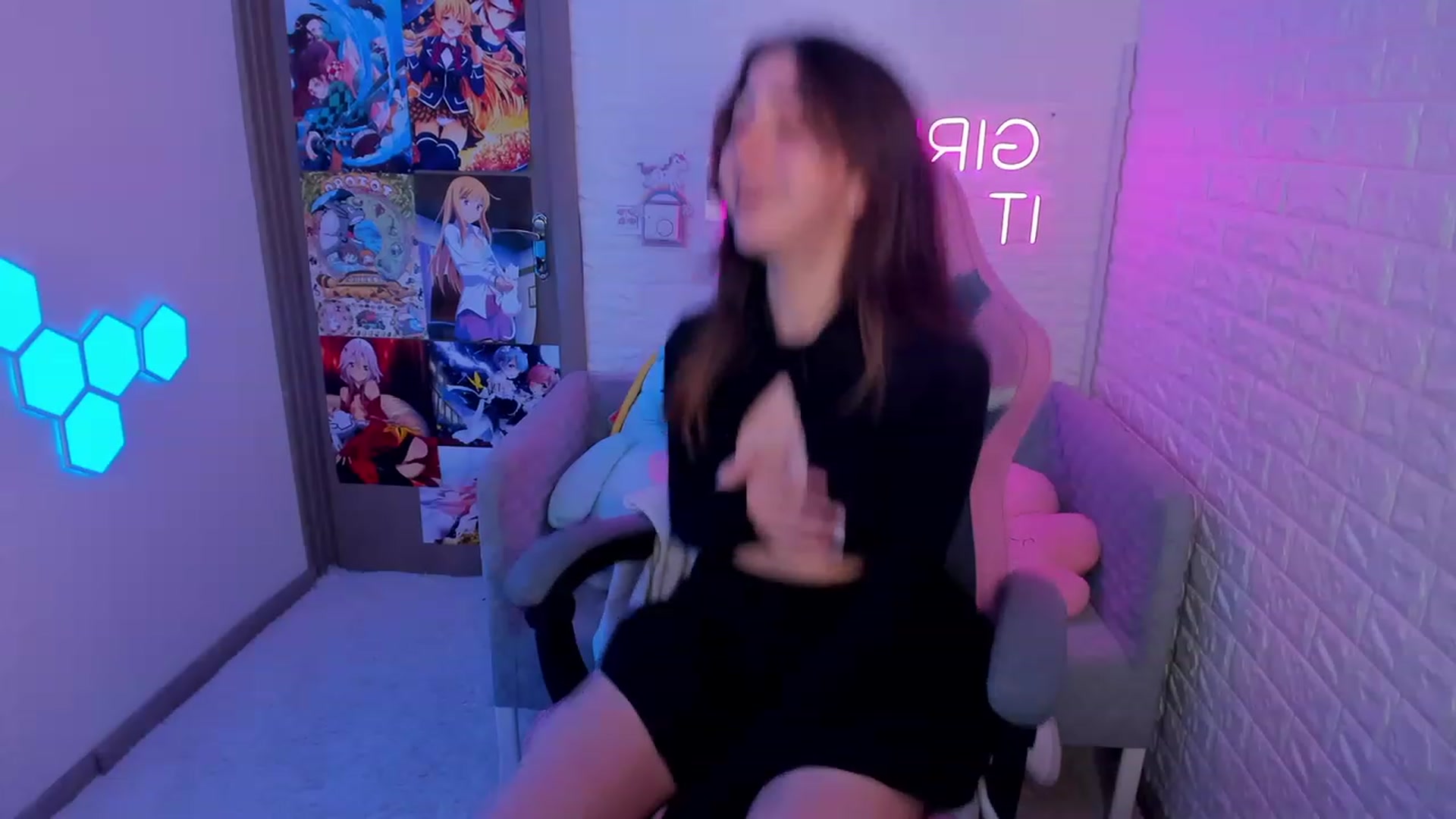 Gallery image thumbnail from ElsaYoung's myfreecams stream on, 02/11/2023, 14:38 image 13 of 20