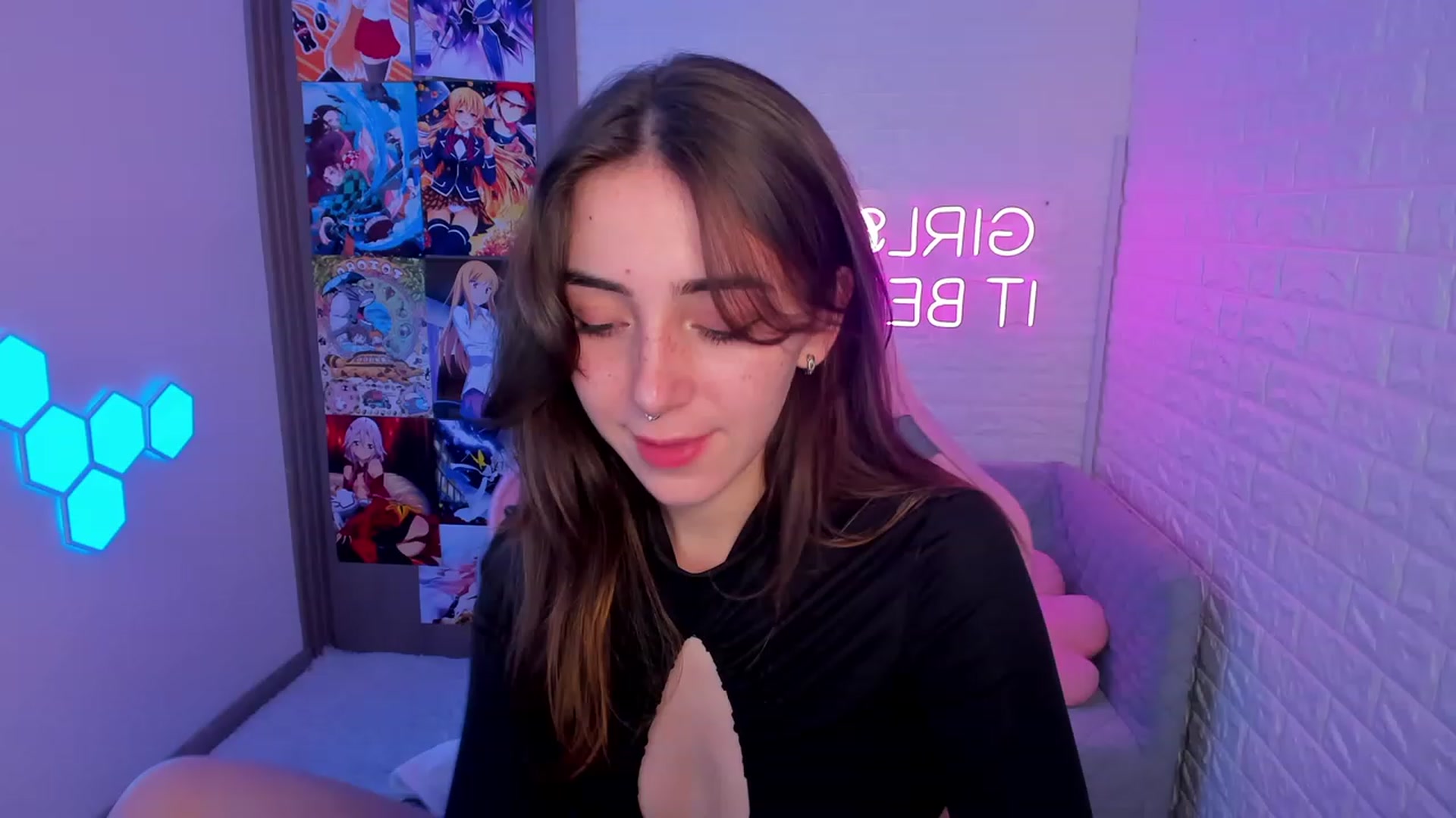 Gallery image thumbnail from ElsaYoung's myfreecams stream on, 02/11/2023, 14:38 image 11 of 20