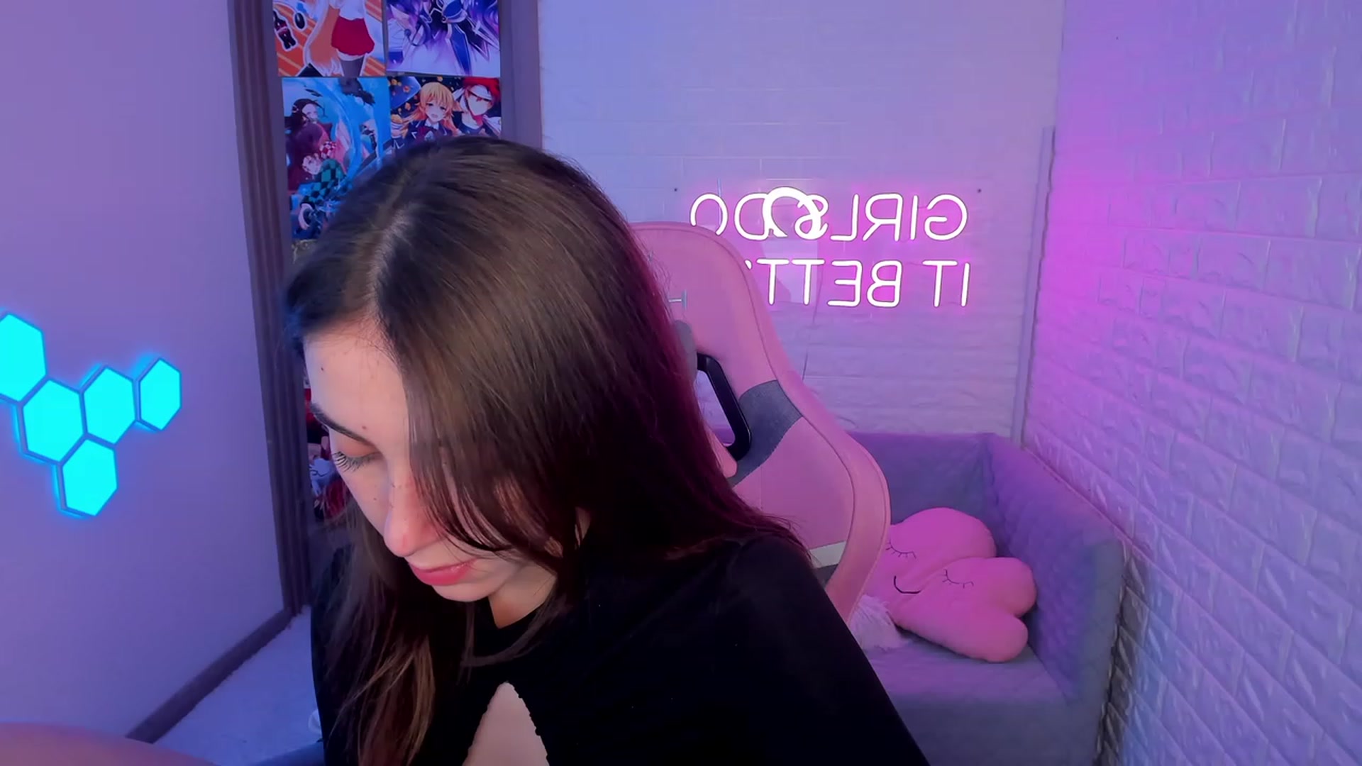 Gallery image thumbnail from ElsaYoung's myfreecams stream on, 02/11/2023, 14:38 image 4 of 20