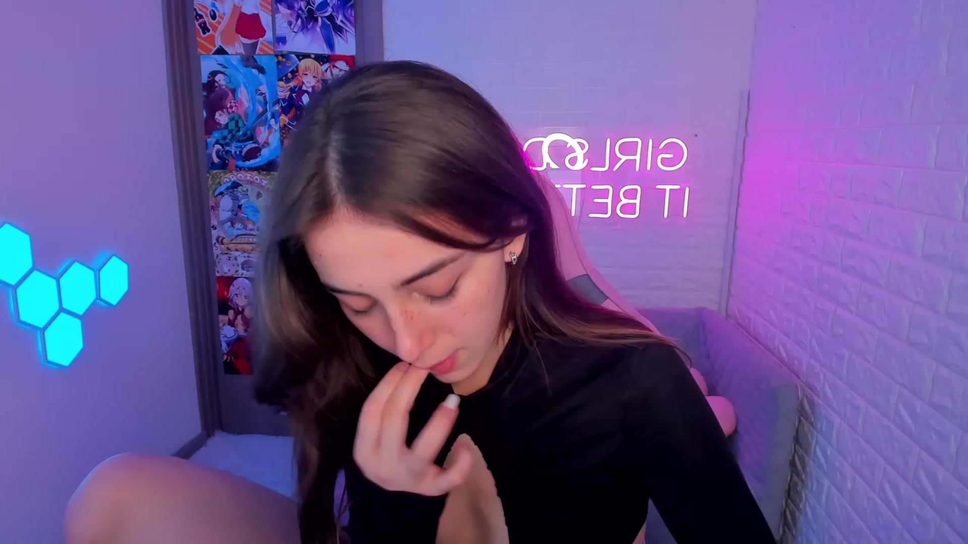 Gallery image thumbnail from ElsaYoung's myfreecams stream on, 02/11/2023, 14:38 image 10 of 20