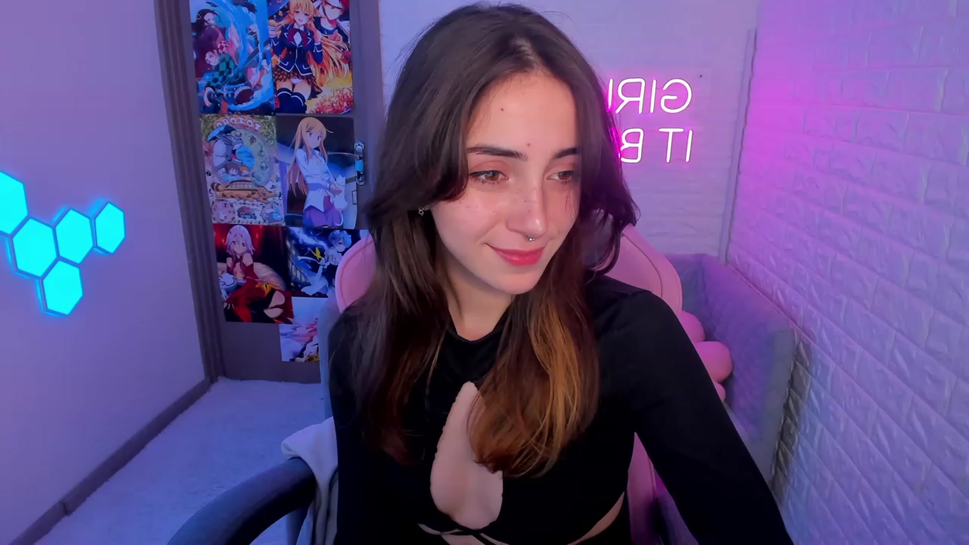 Gallery image thumbnail from ElsaYoung's myfreecams stream on, 02/11/2023, 14:38 image 14 of 20