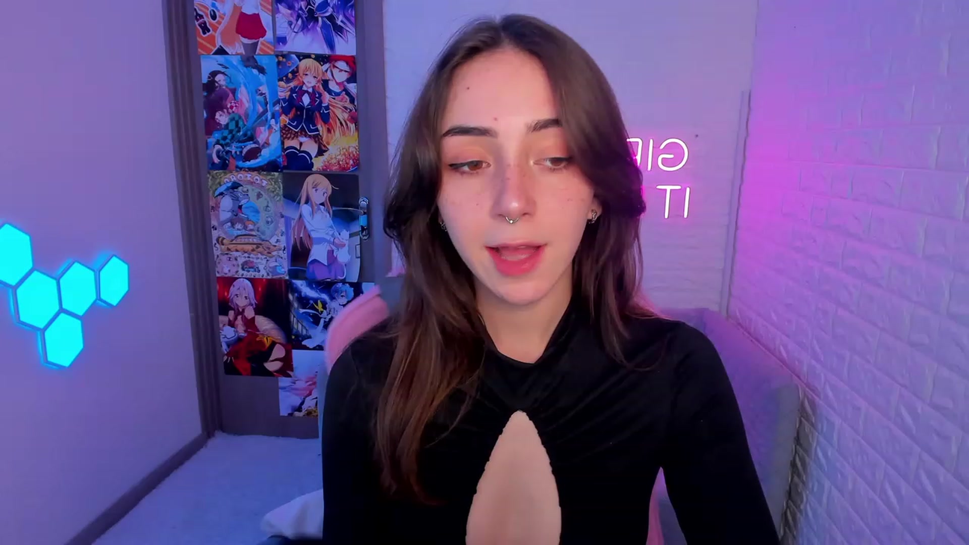 Gallery image thumbnail from ElsaYoung's myfreecams stream on, 02/11/2023, 14:38 image 8 of 20