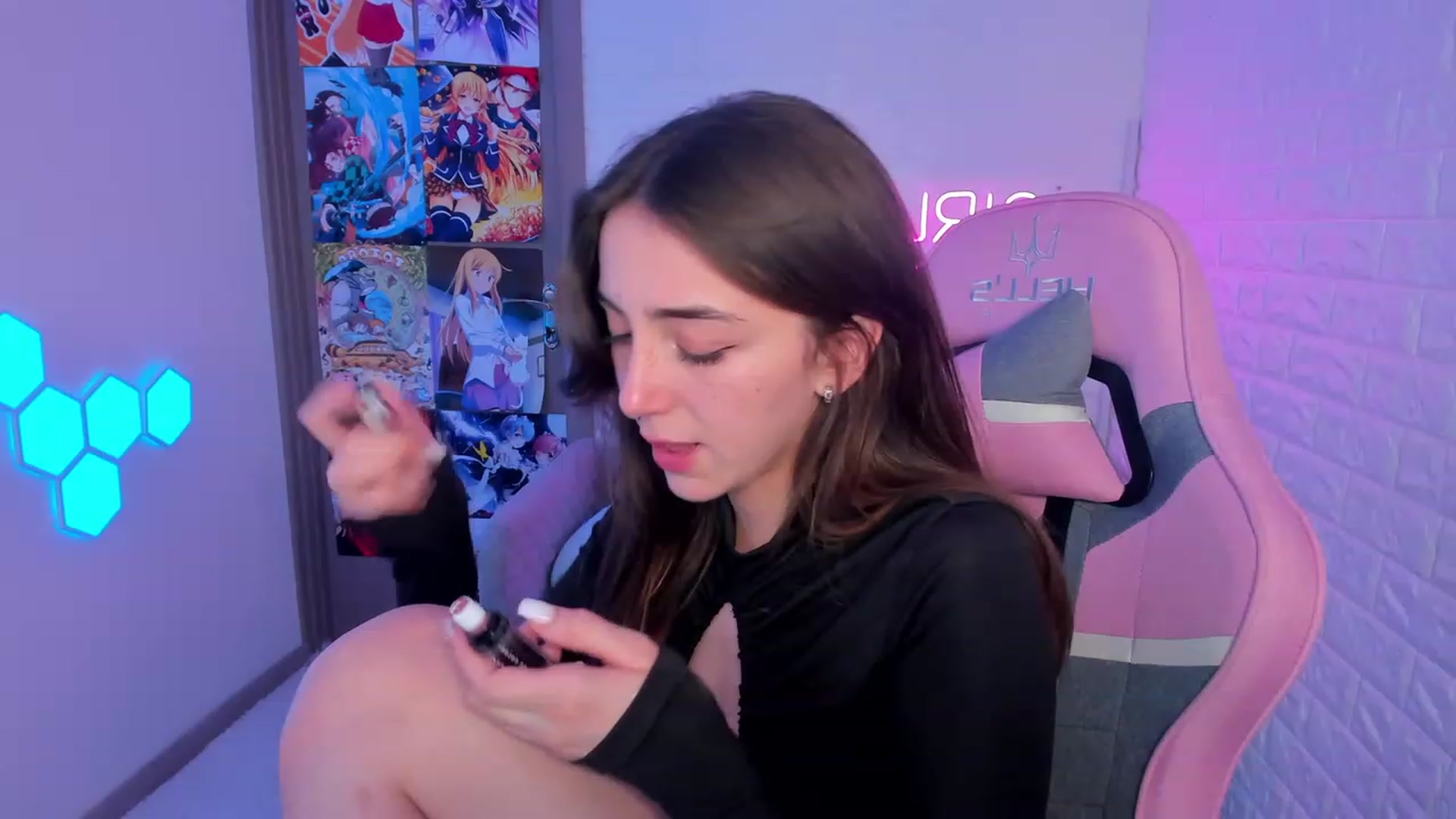 Gallery image thumbnail from ElsaYoung's myfreecams stream on, 02/11/2023, 15:36 image 12 of 20