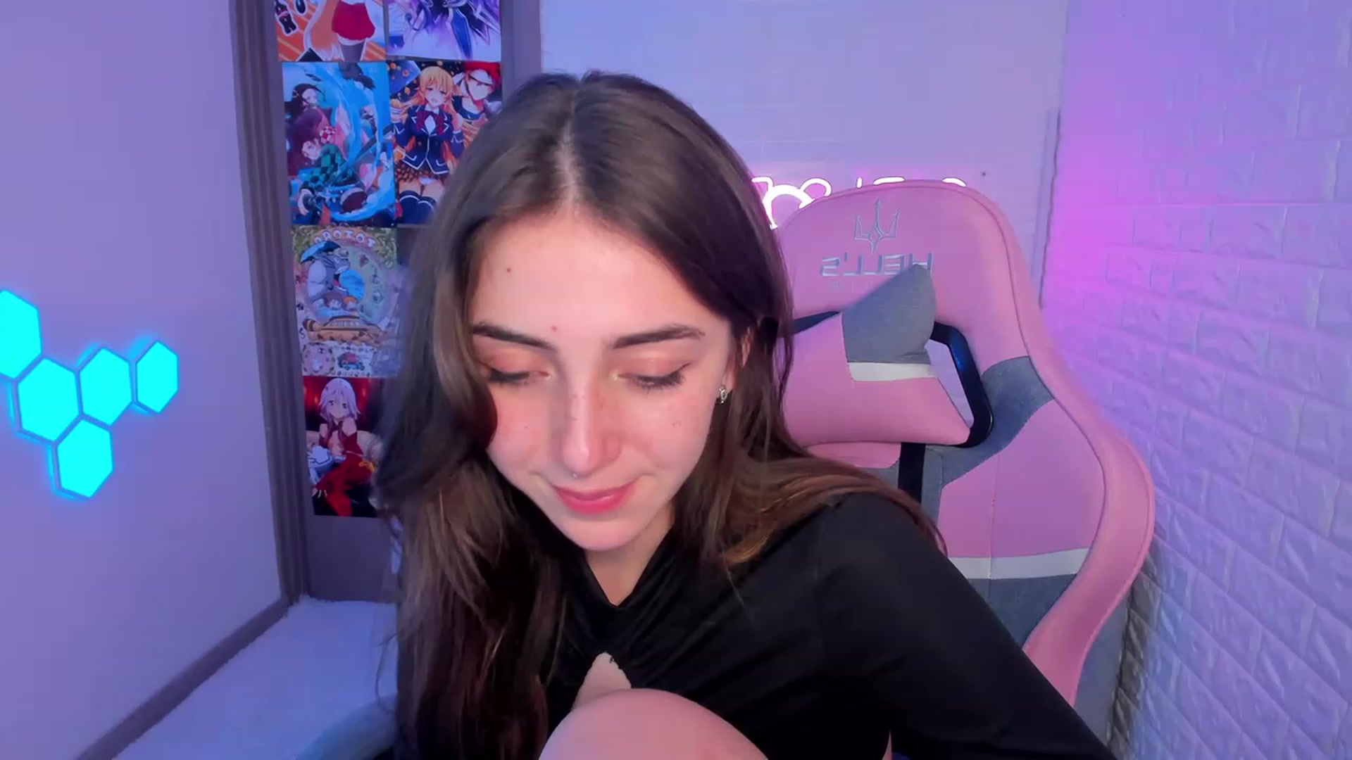 Gallery image thumbnail from ElsaYoung's myfreecams stream on, 02/11/2023, 15:36 image 13 of 20
