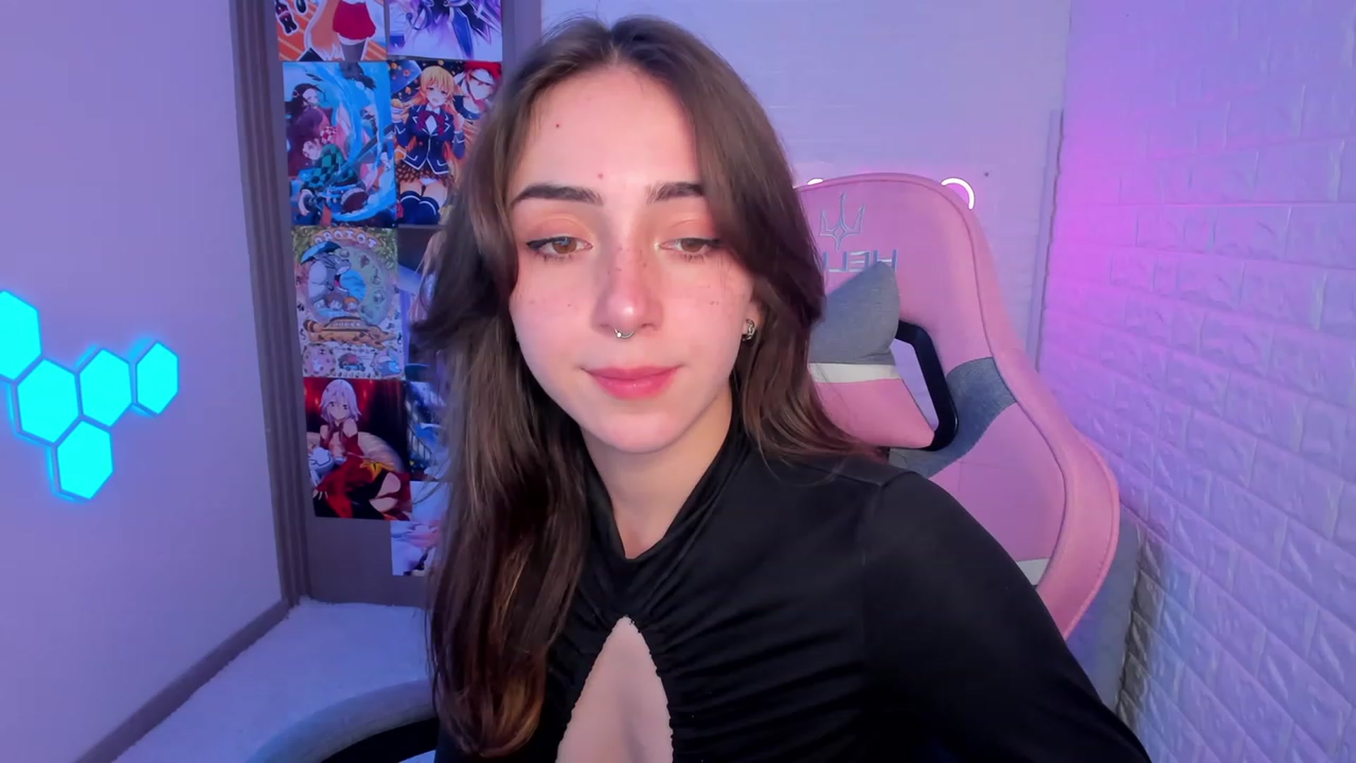 Gallery image thumbnail from ElsaYoung's myfreecams stream on, 02/11/2023, 15:36 image 11 of 20