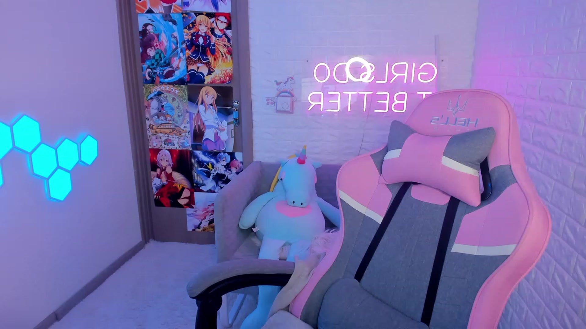 Gallery image thumbnail from ElsaYoung's myfreecams stream on, 02/11/2023, 18:13 image 4 of 20