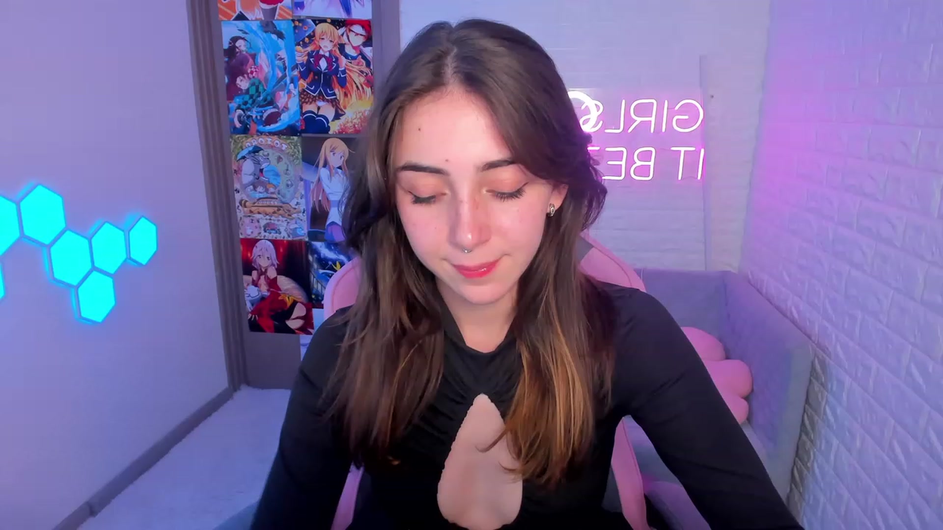 Gallery image thumbnail from ElsaYoung's myfreecams stream on, 02/11/2023, 18:13 image 1 of 20