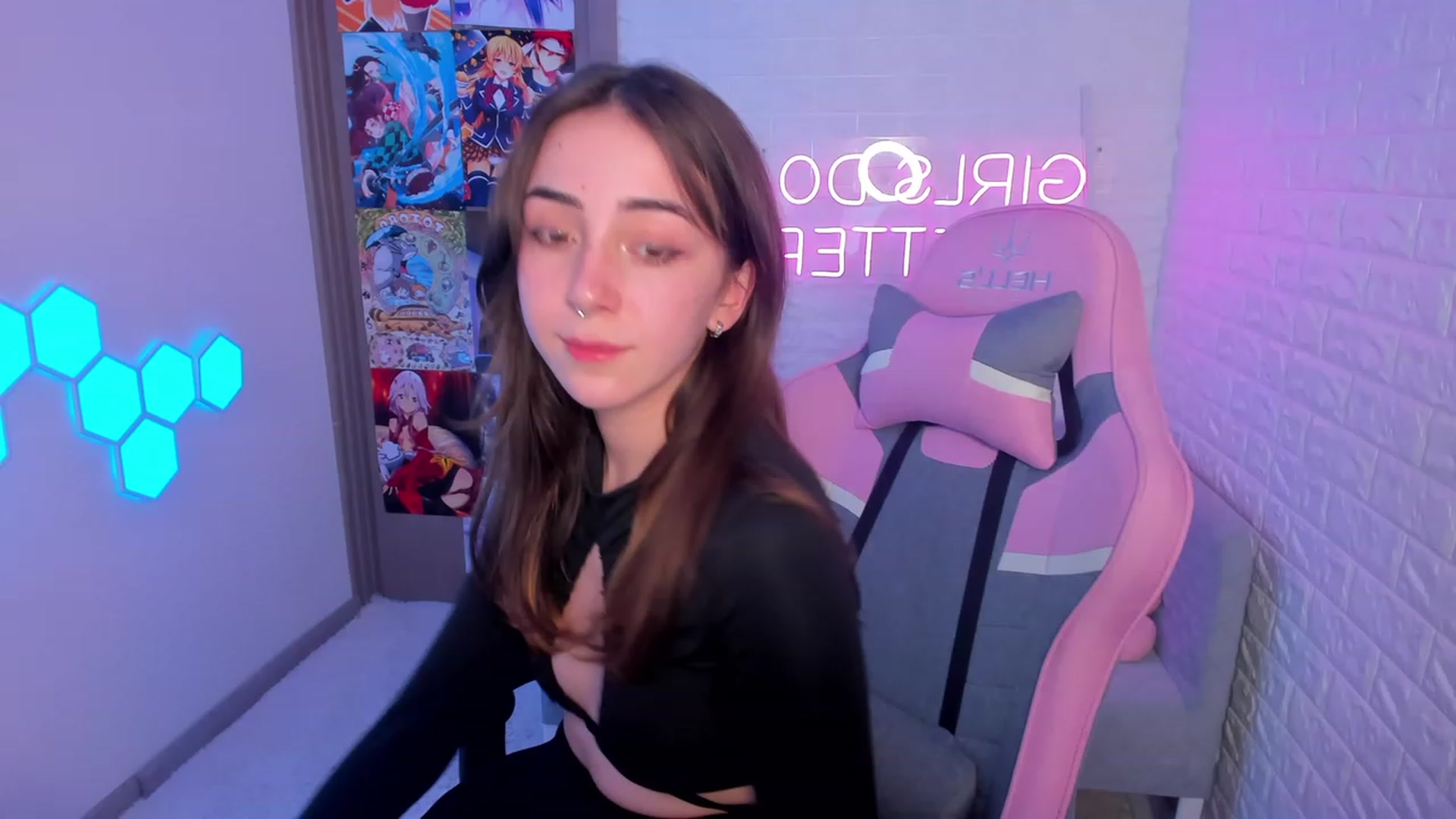 Gallery image thumbnail from ElsaYoung's myfreecams stream on, 02/11/2023, 18:13 image 19 of 20