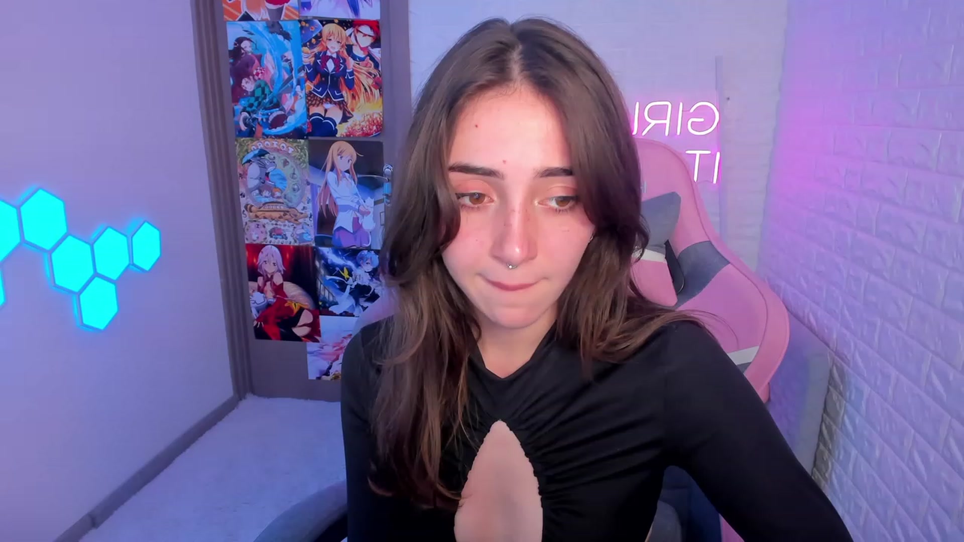 Gallery image thumbnail from ElsaYoung's myfreecams stream on, 02/11/2023, 18:13 image 5 of 20