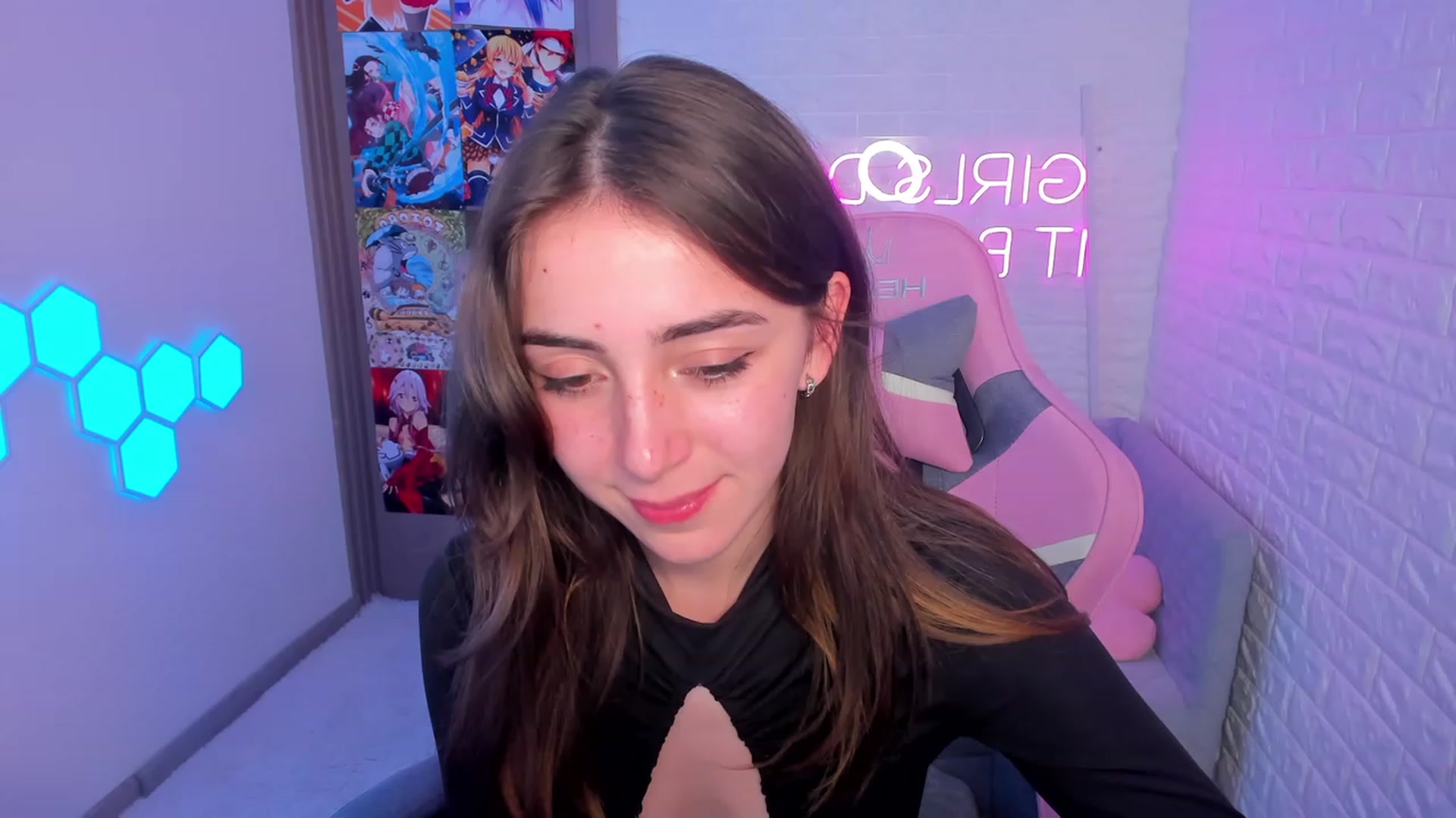 Gallery image thumbnail from ElsaYoung's myfreecams stream on, 02/11/2023, 18:13 image 15 of 20