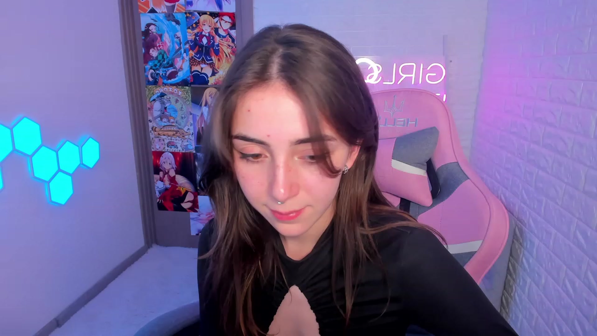 Gallery image thumbnail from ElsaYoung's myfreecams stream on, 02/11/2023, 18:13 image 18 of 20