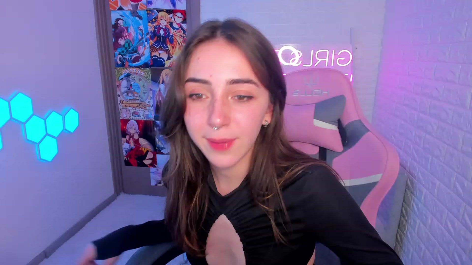 Gallery image thumbnail from ElsaYoung's myfreecams stream on, 02/11/2023, 18:13 image 6 of 20