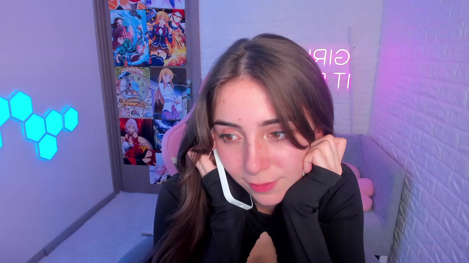 Gallery image thumbnail from ElsaYoung's myfreecams stream on, 02/11/2023, 18:13 image 14 of 20