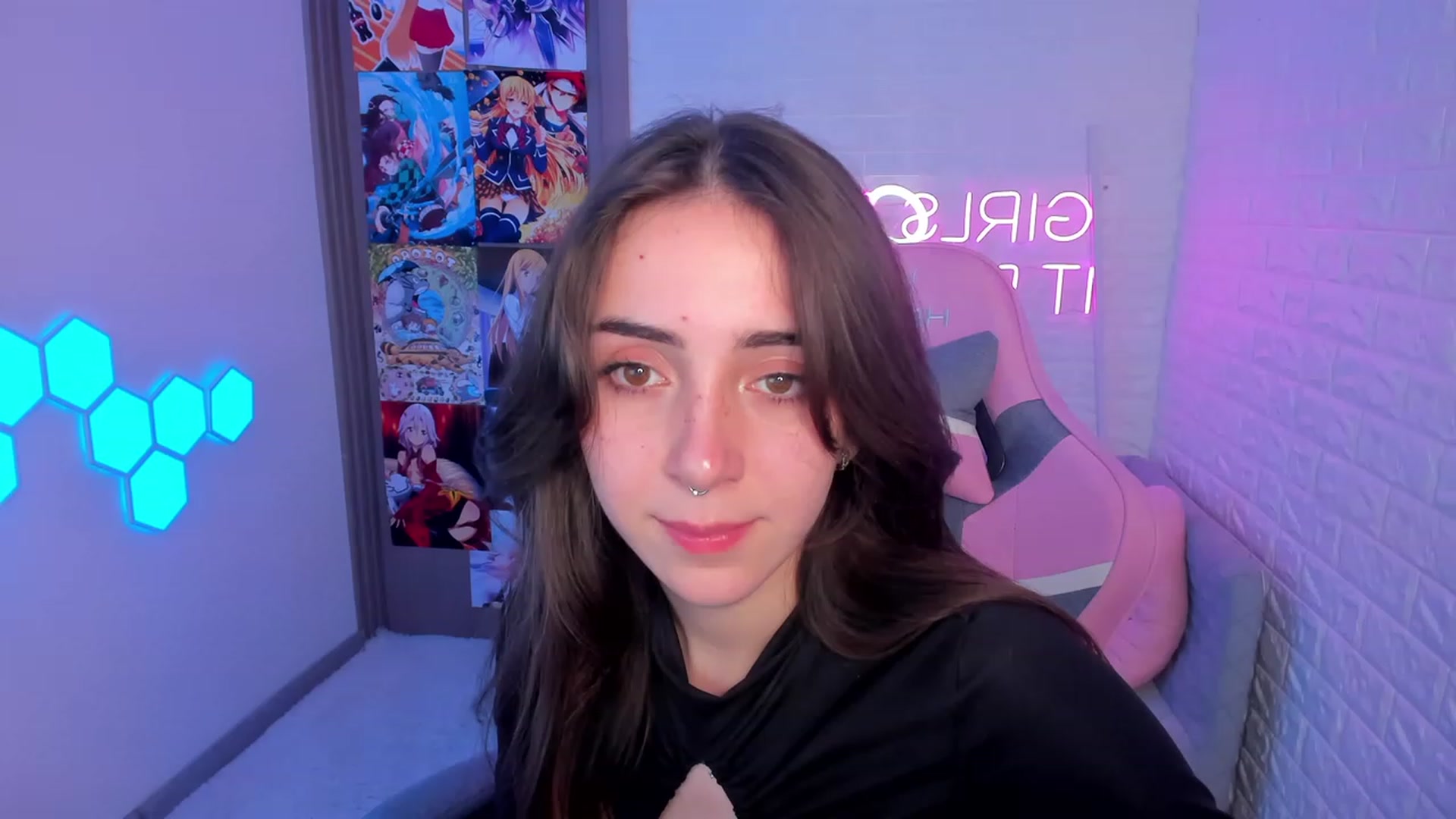 Gallery image thumbnail from ElsaYoung's myfreecams stream on, 02/11/2023, 19:32 image 10 of 20