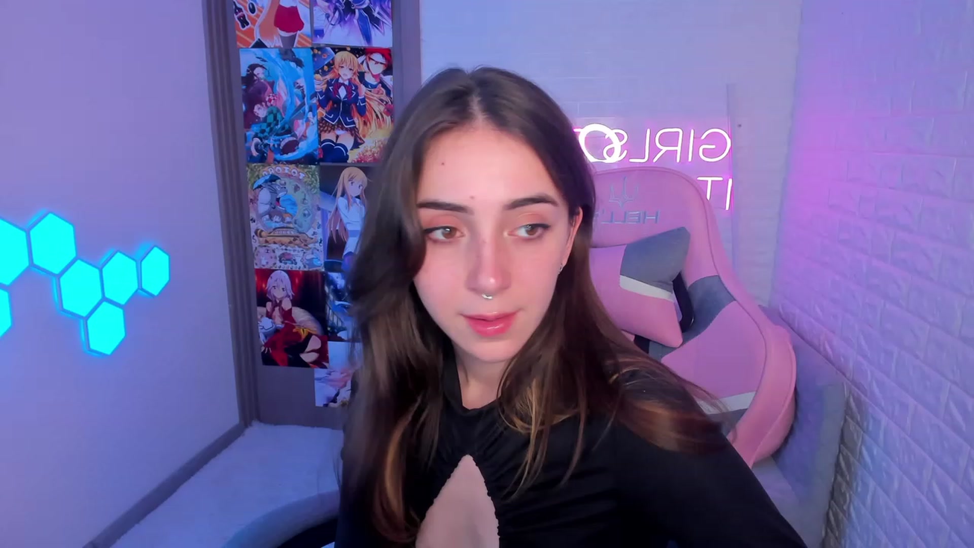 Gallery image thumbnail from ElsaYoung's myfreecams stream on, 02/11/2023, 19:32 image 2 of 20