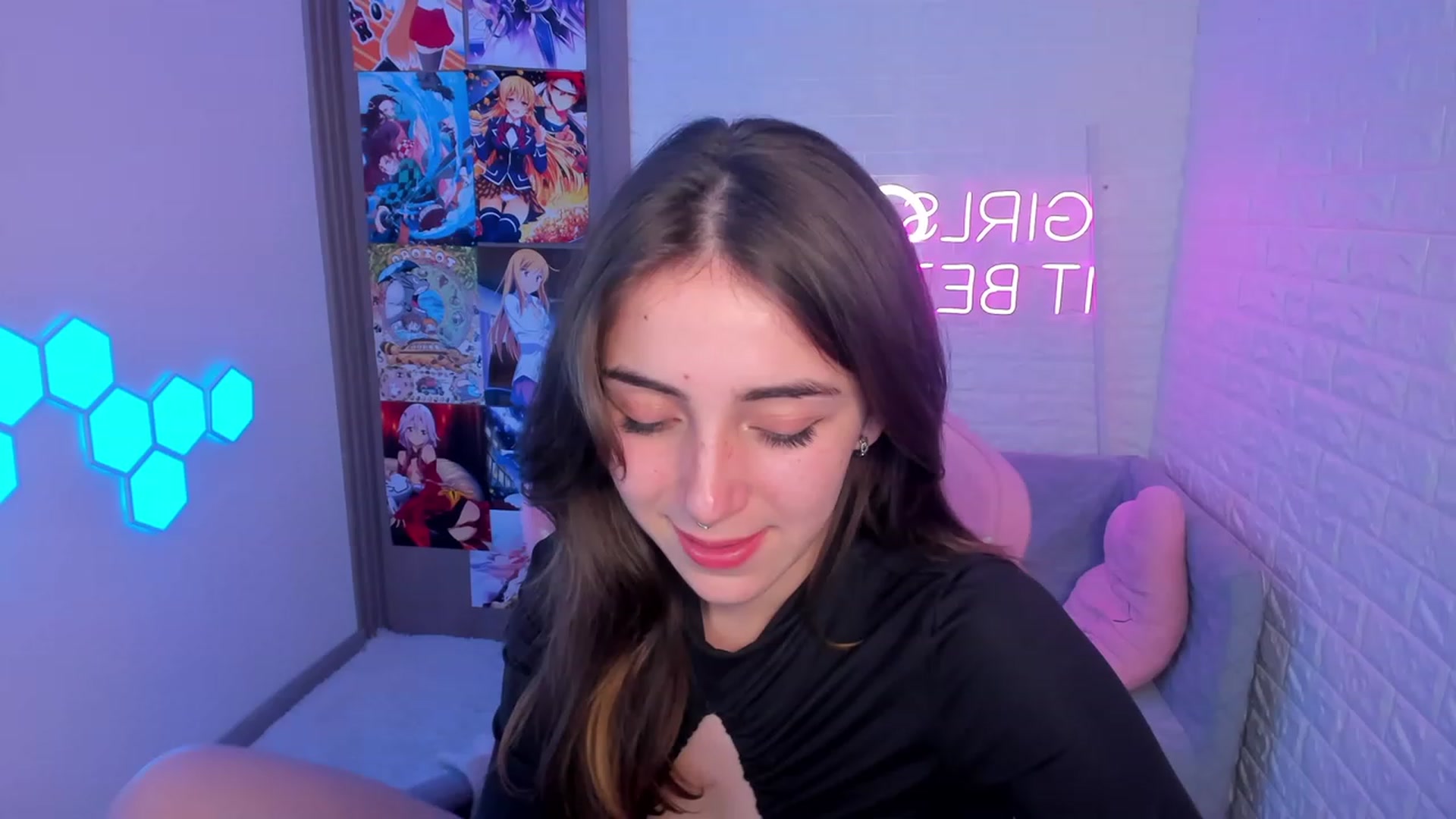 Gallery image thumbnail from ElsaYoung's myfreecams stream on, 02/11/2023, 19:32 image 5 of 20