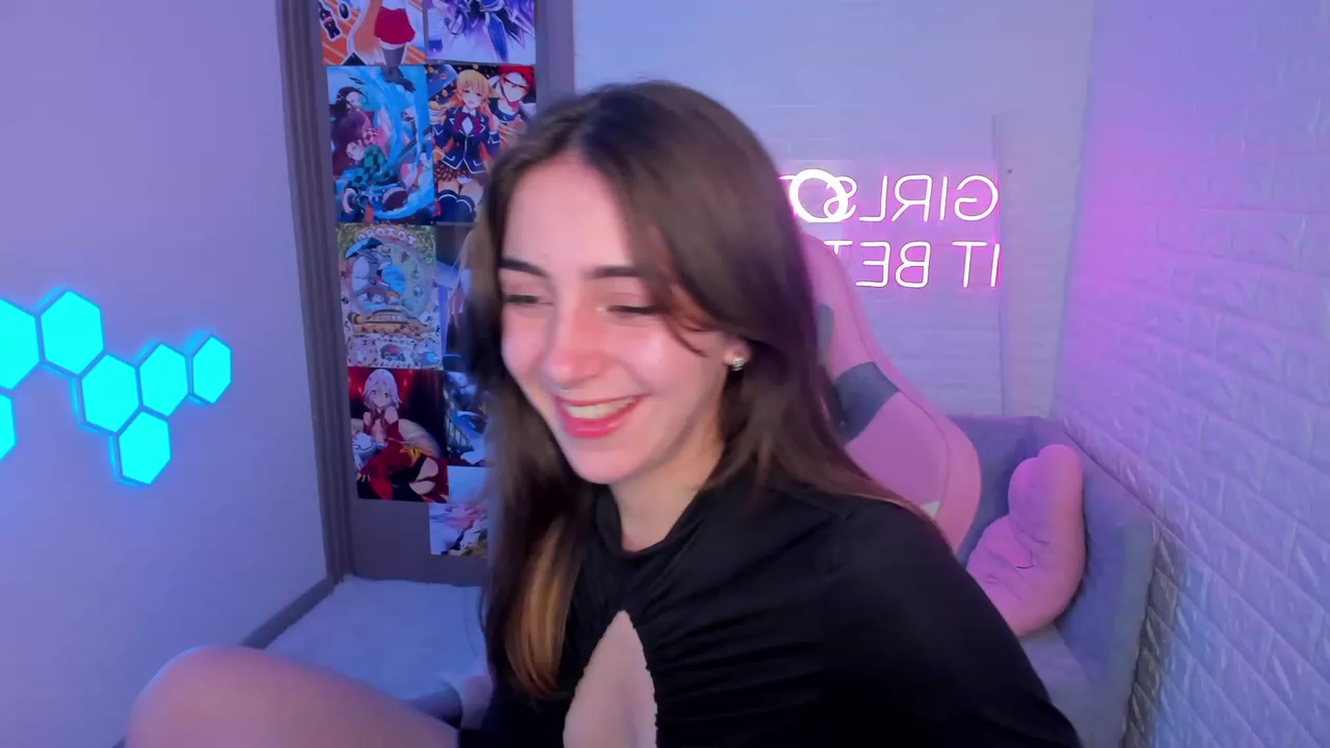 Gallery image thumbnail from ElsaYoung's myfreecams stream on, 02/11/2023, 19:32 image 3 of 20