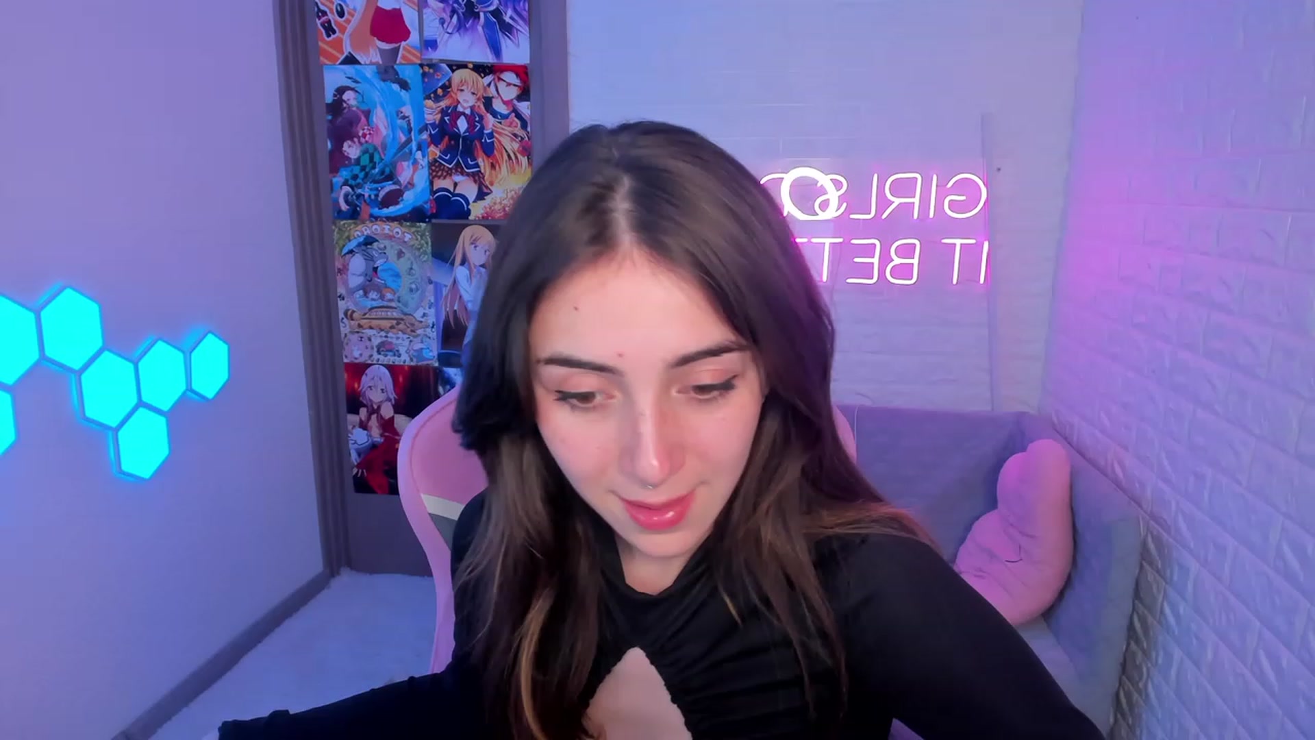Gallery image thumbnail from ElsaYoung's myfreecams stream on, 02/11/2023, 19:32 image 7 of 20