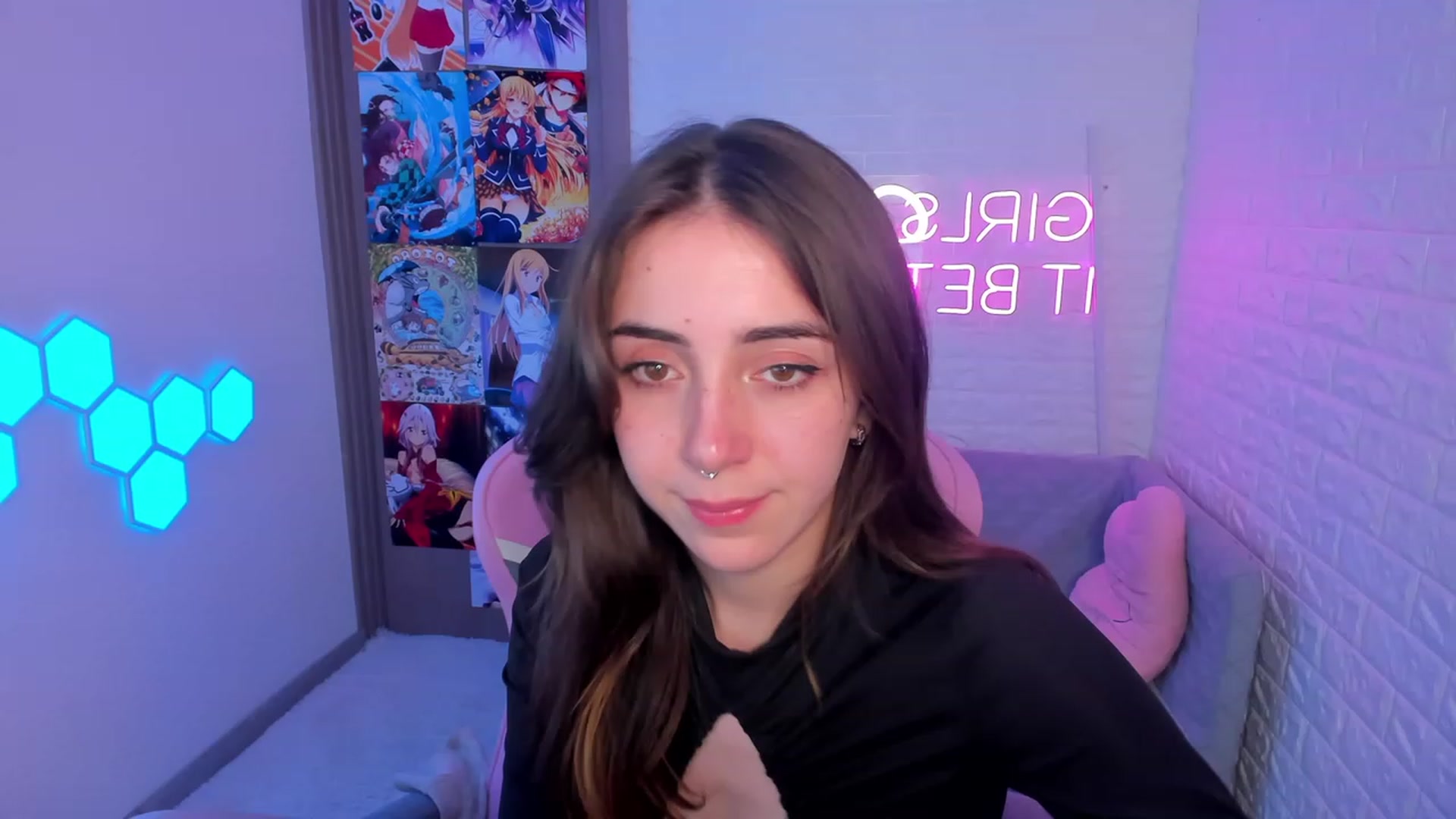 Gallery image thumbnail from ElsaYoung's myfreecams stream on, 02/11/2023, 19:32 image 6 of 20