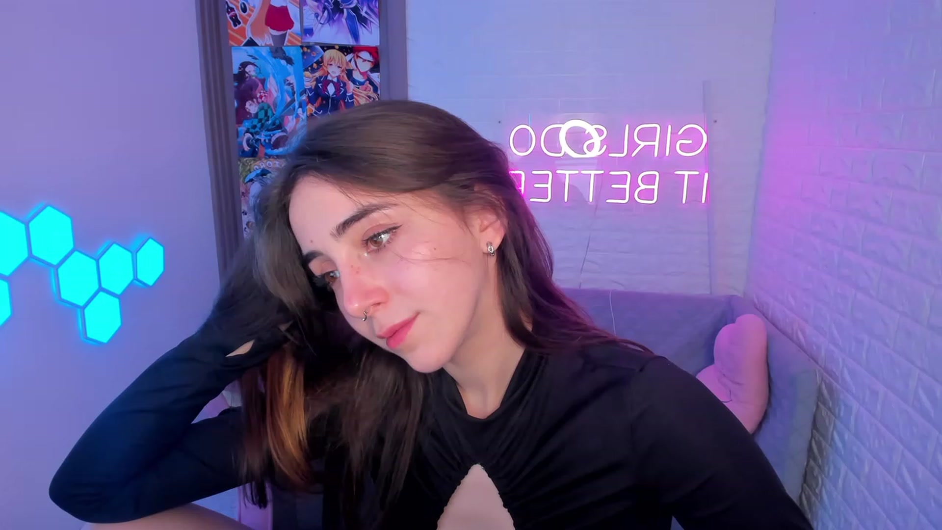 Gallery image thumbnail from ElsaYoung's myfreecams stream on, 02/11/2023, 19:32 image 15 of 20