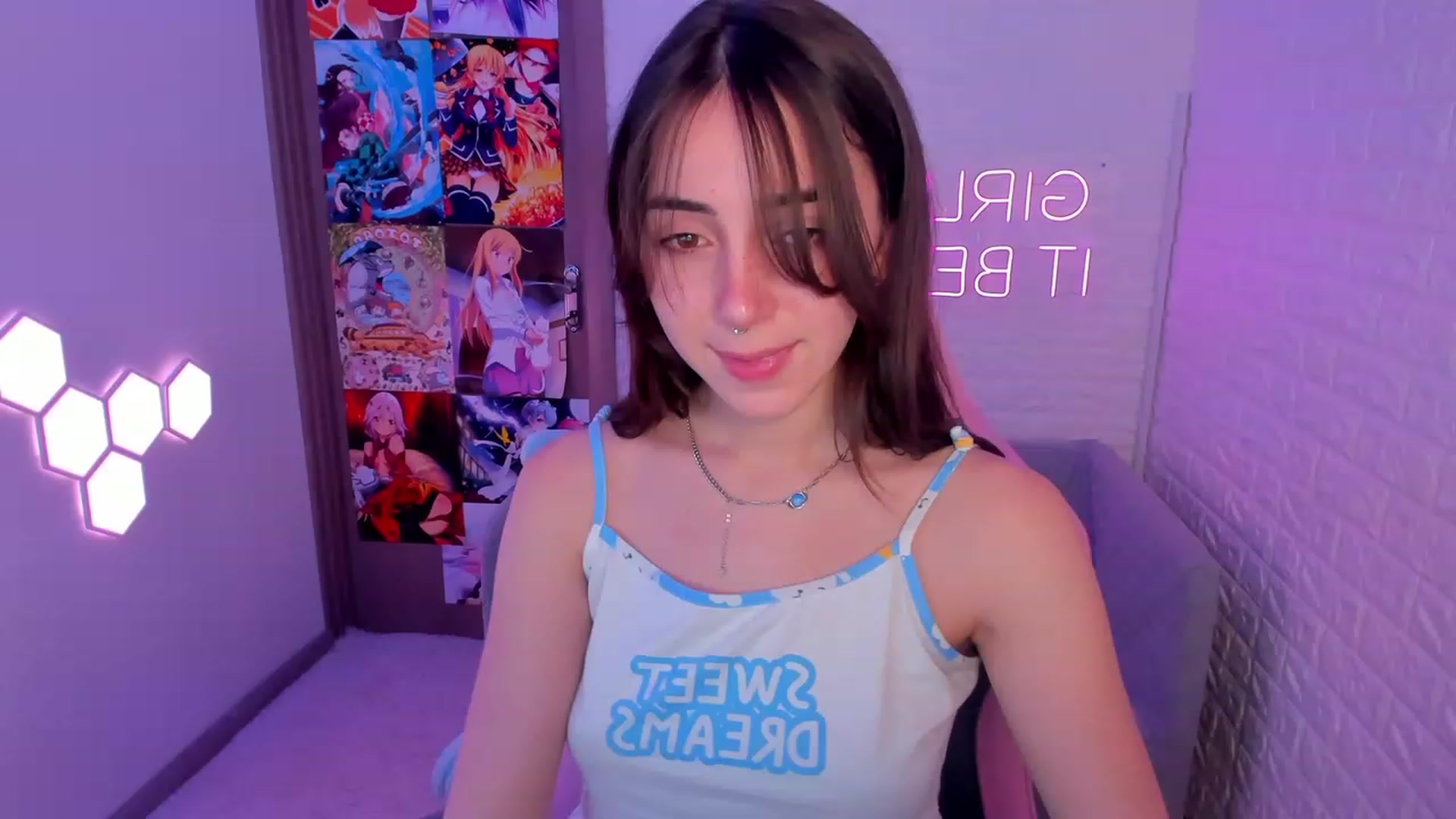 Gallery image thumbnail from ElsaYoung's myfreecams stream on, 02/12/2023, 13:22 image 5 of 20