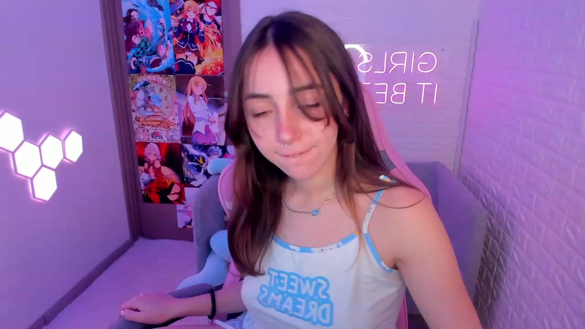 Gallery image thumbnail from ElsaYoung's myfreecams stream on, 02/12/2023, 13:22 image 13 of 20