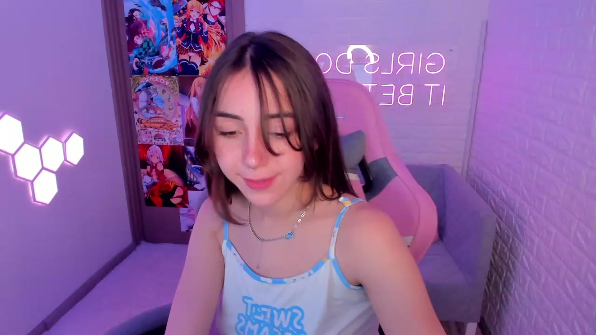 Gallery image thumbnail from ElsaYoung's myfreecams stream on, 02/12/2023, 13:22 image 20 of 20