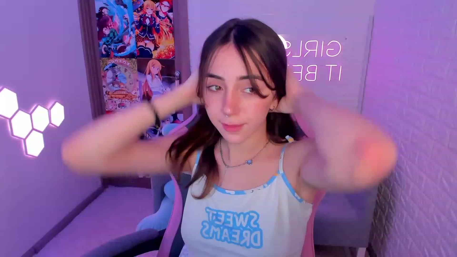 Gallery image thumbnail from ElsaYoung's myfreecams stream on, 02/12/2023, 13:22 image 19 of 20