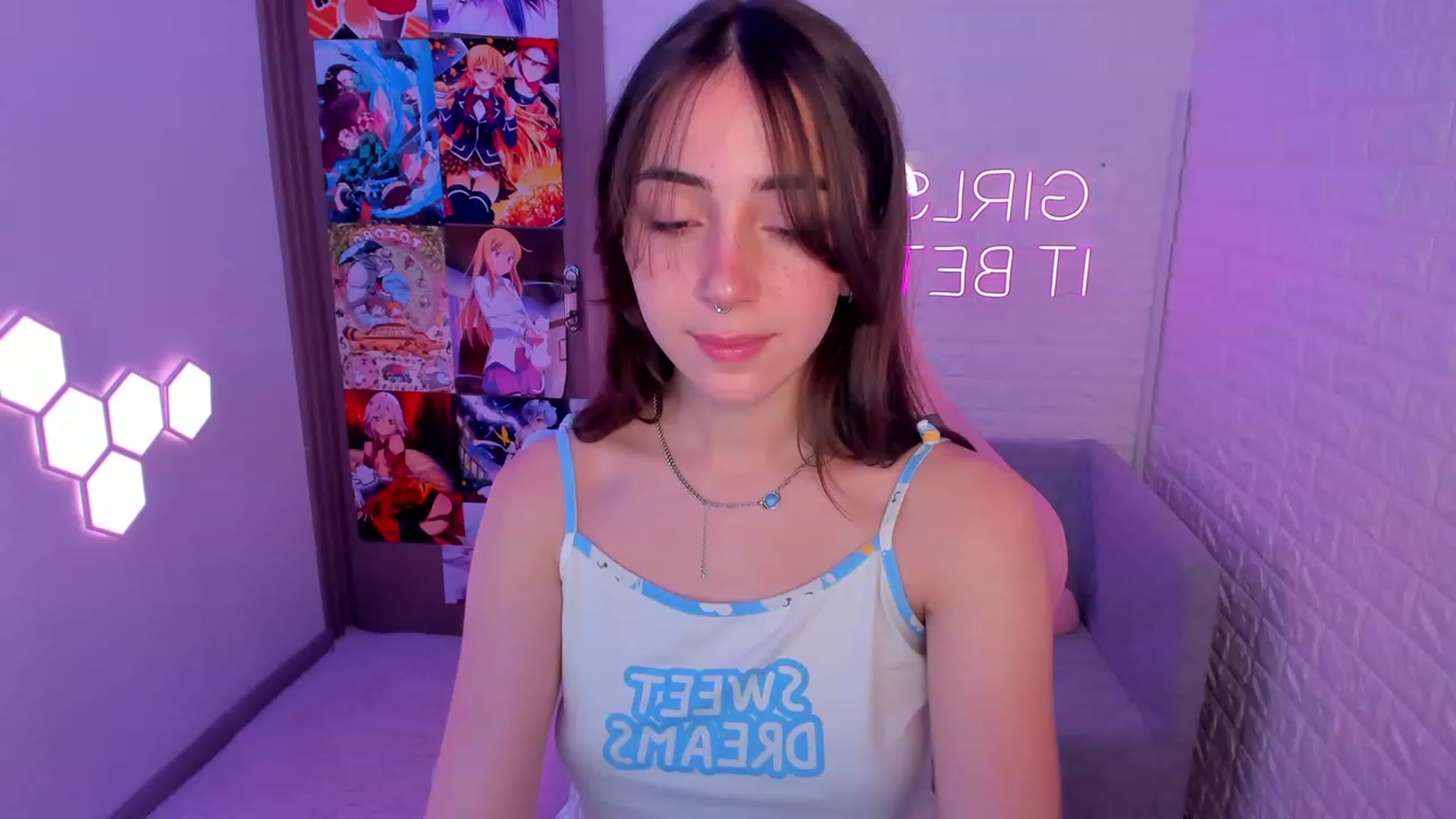 Gallery image thumbnail from ElsaYoung's myfreecams stream on, 02/12/2023, 13:22 image 6 of 20