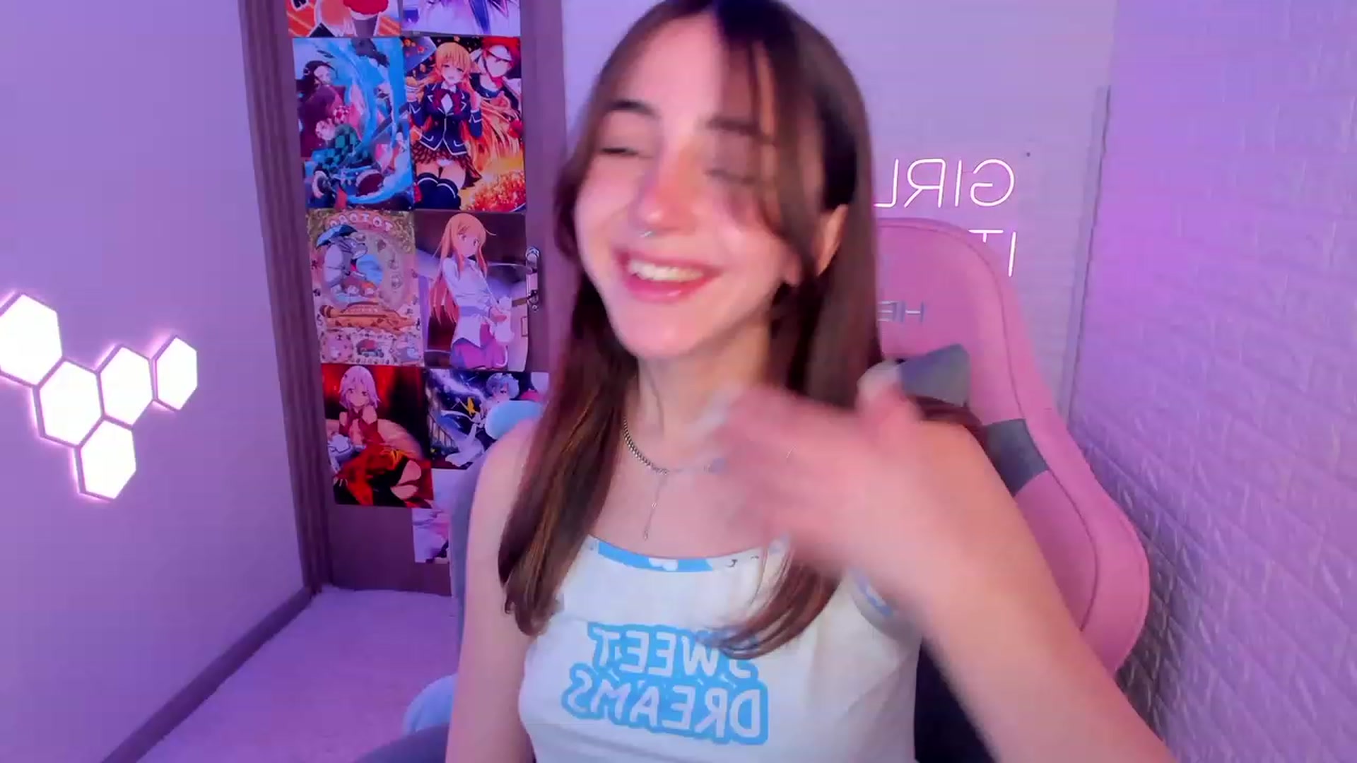 Gallery image thumbnail from ElsaYoung's myfreecams stream on, 02/12/2023, 13:22 image 1 of 20