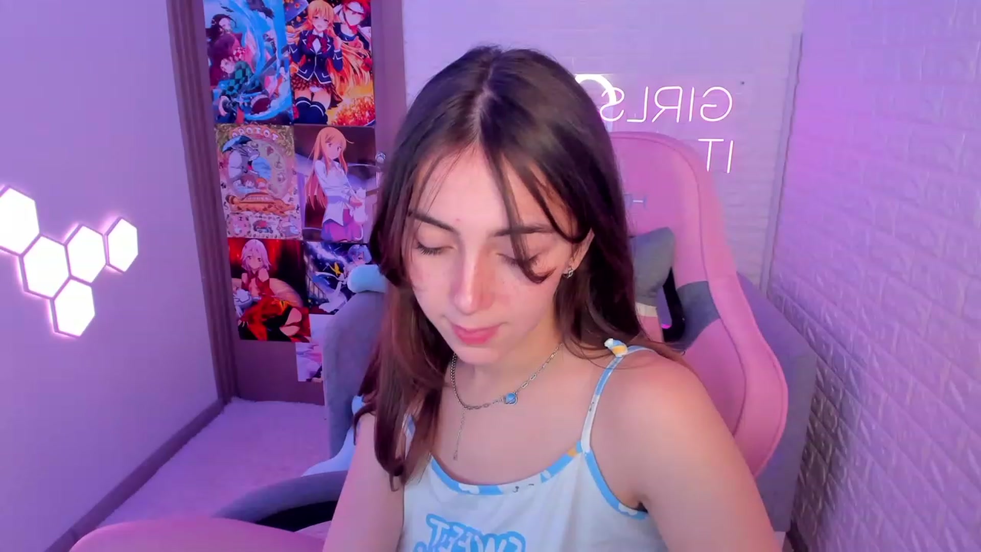Gallery image thumbnail from ElsaYoung's myfreecams stream on, 02/12/2023, 13:22 image 18 of 20