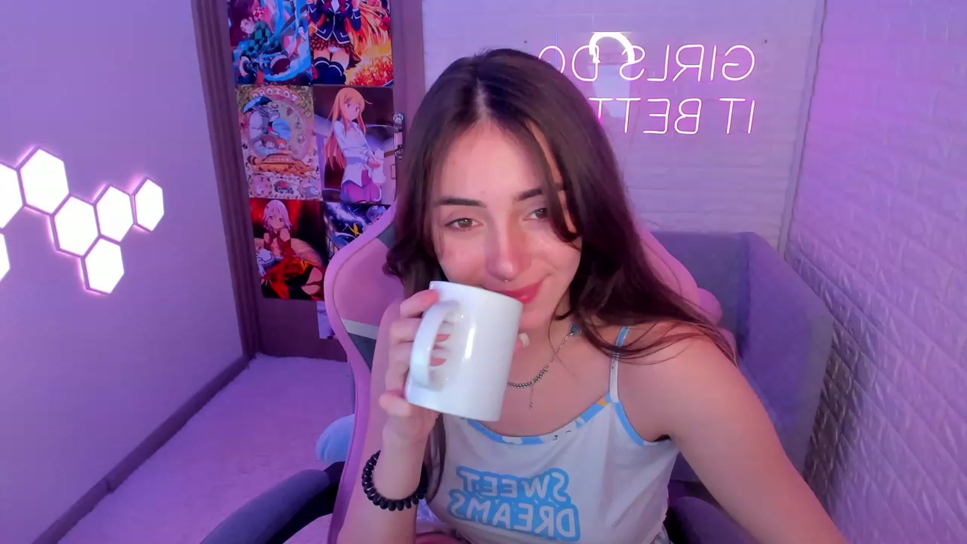 Gallery image thumbnail from ElsaYoung's myfreecams stream on, 02/12/2023, 14:05 image 7 of 20