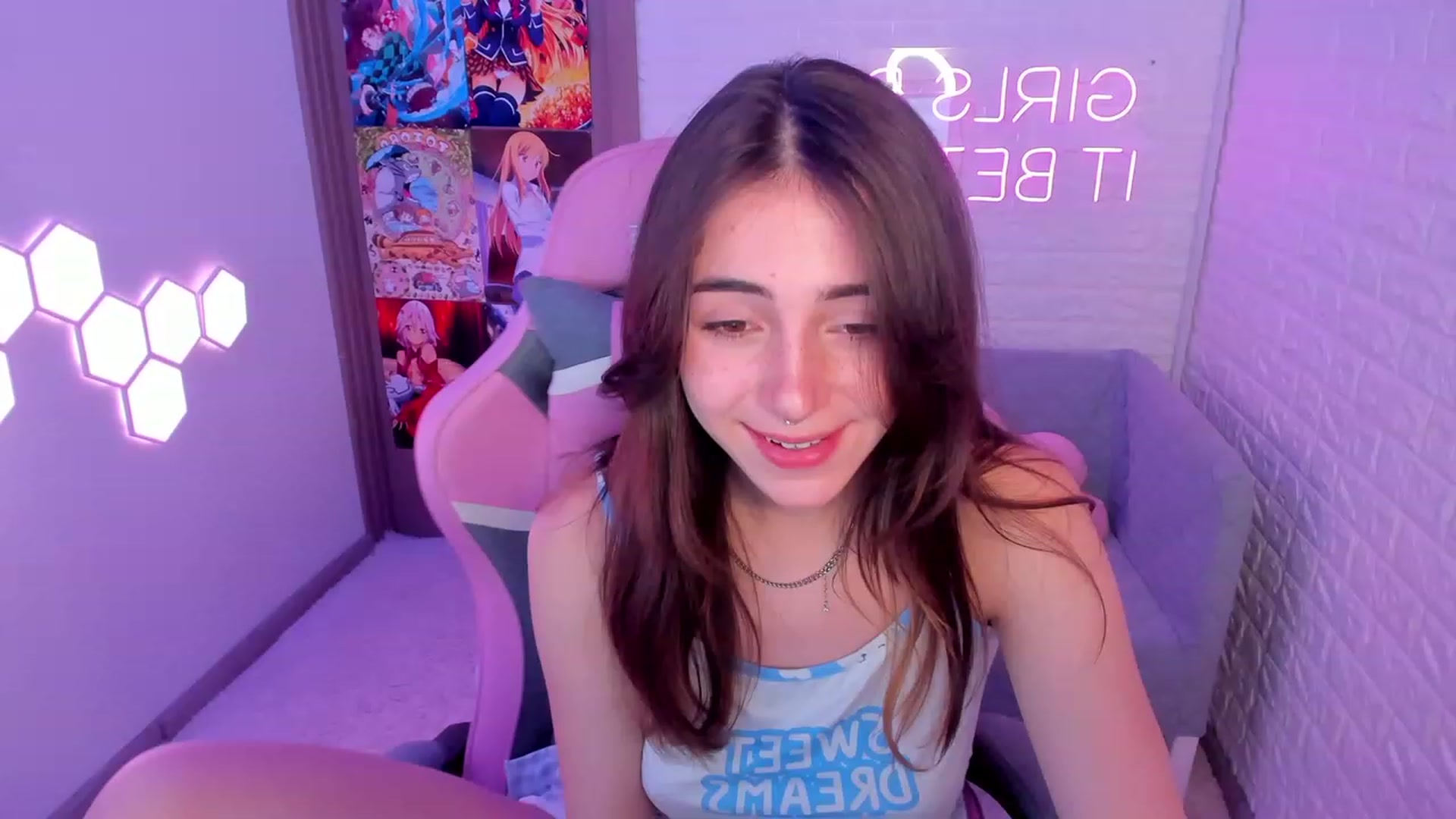 Gallery image thumbnail from ElsaYoung's myfreecams stream on, 02/12/2023, 14:05 image 6 of 20